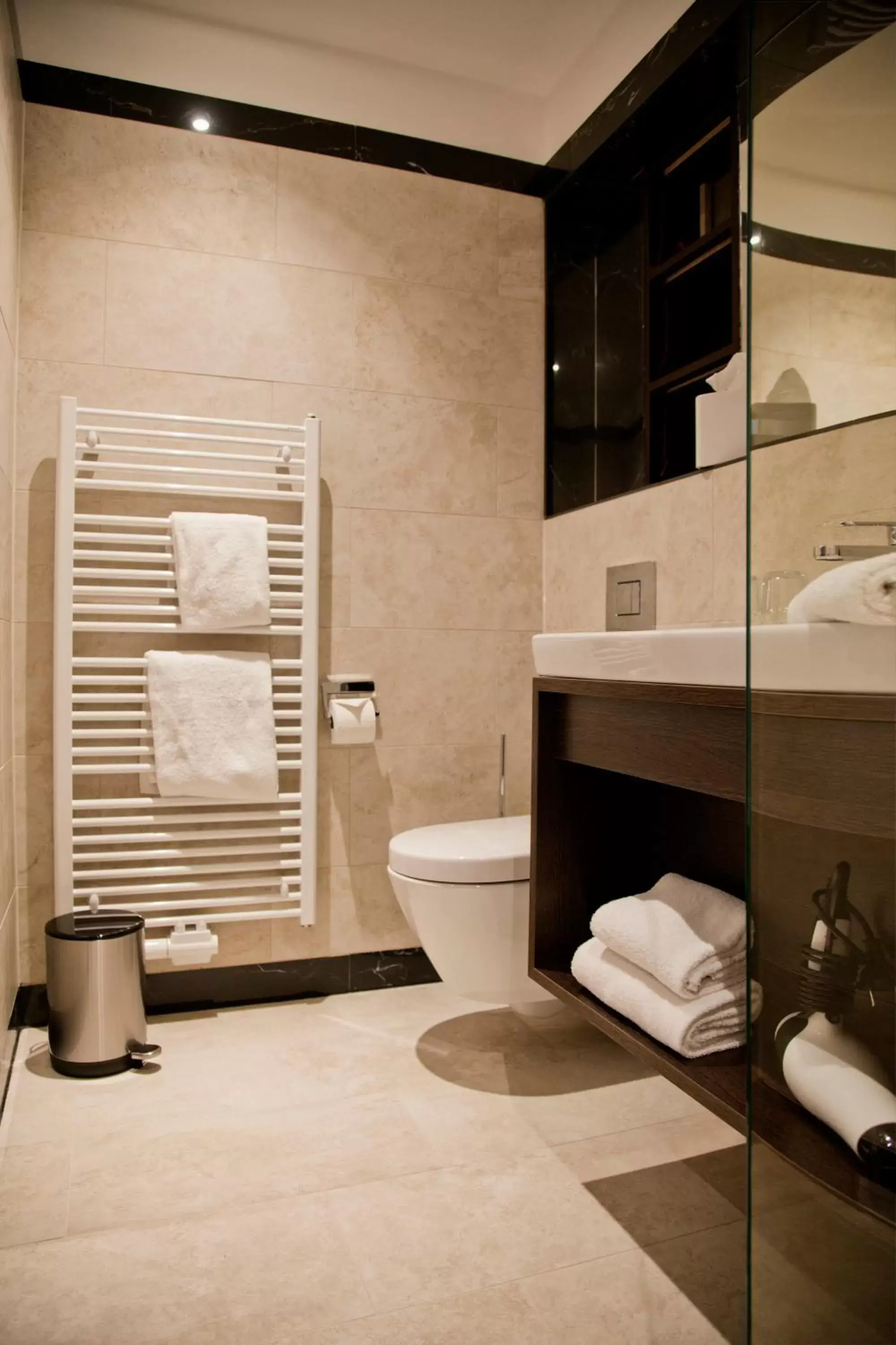 Bathroom in Gold Palais Hotel