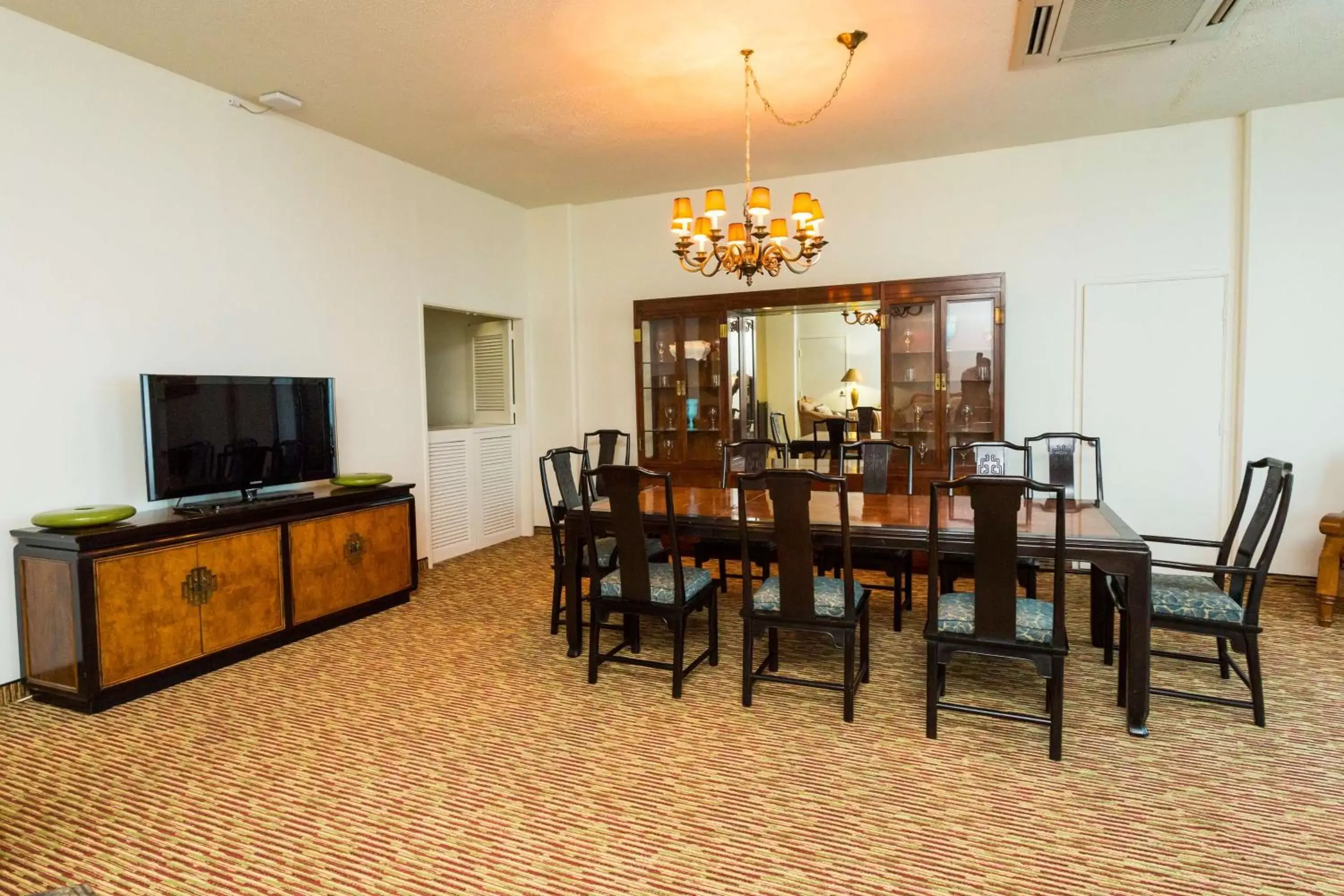 Photo of the whole room, Dining Area in Radisson Hotel Trinidad