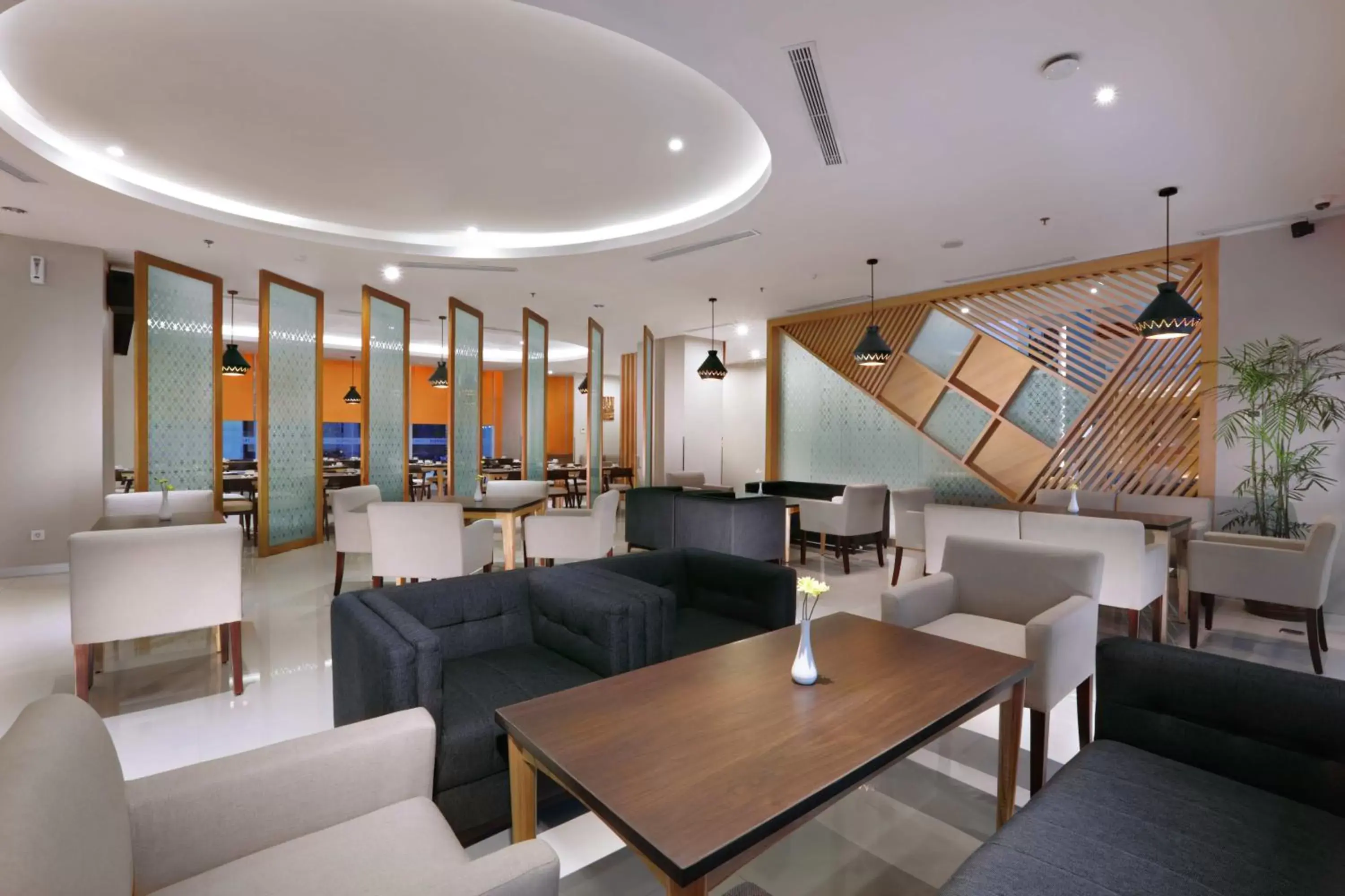 Lounge or bar in Harper MT Haryono by ASTON Lounge or bar in Harper MT Haryono by ASTON