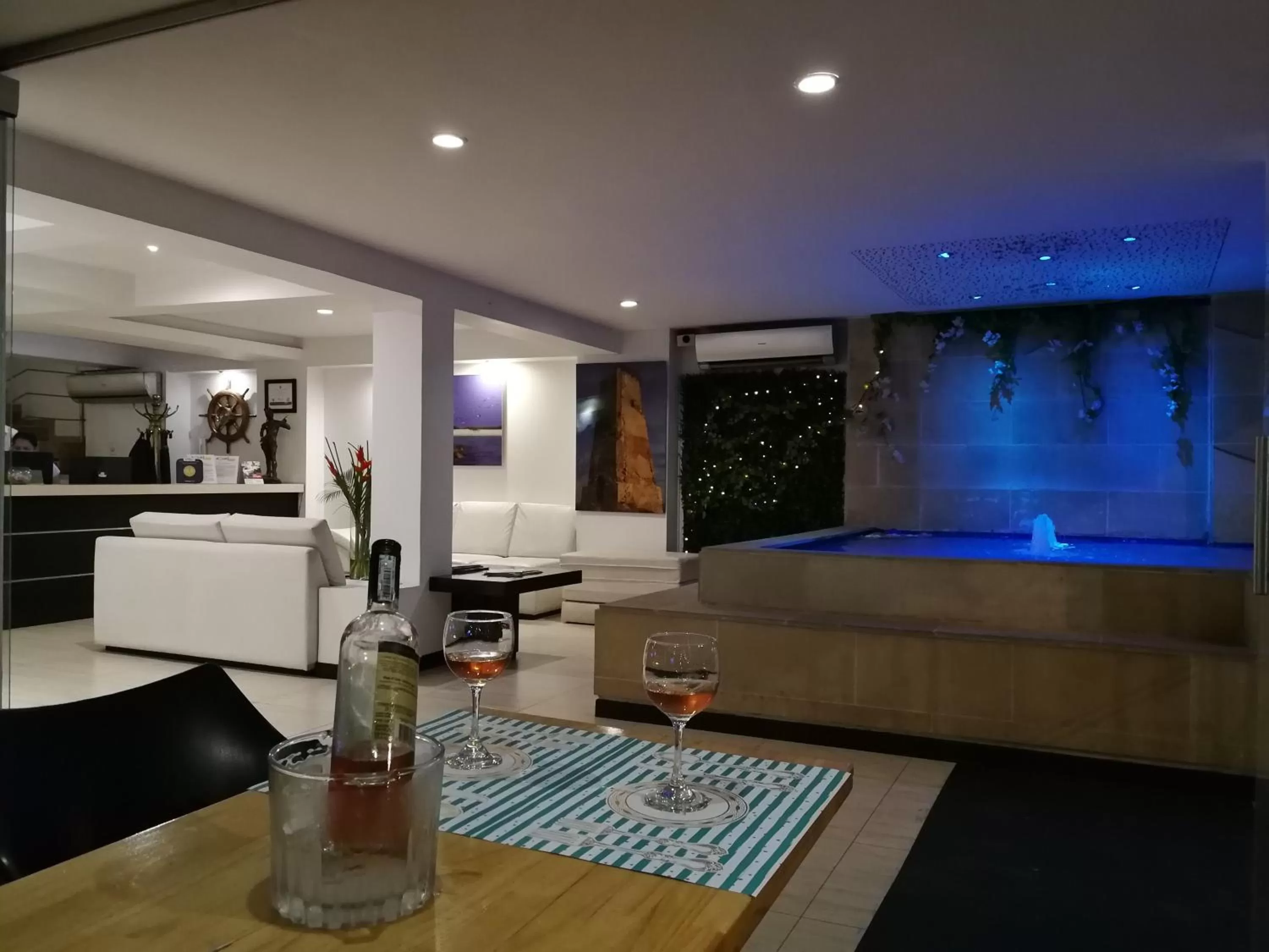 Restaurant/places to eat in Aqua Granada Hotel