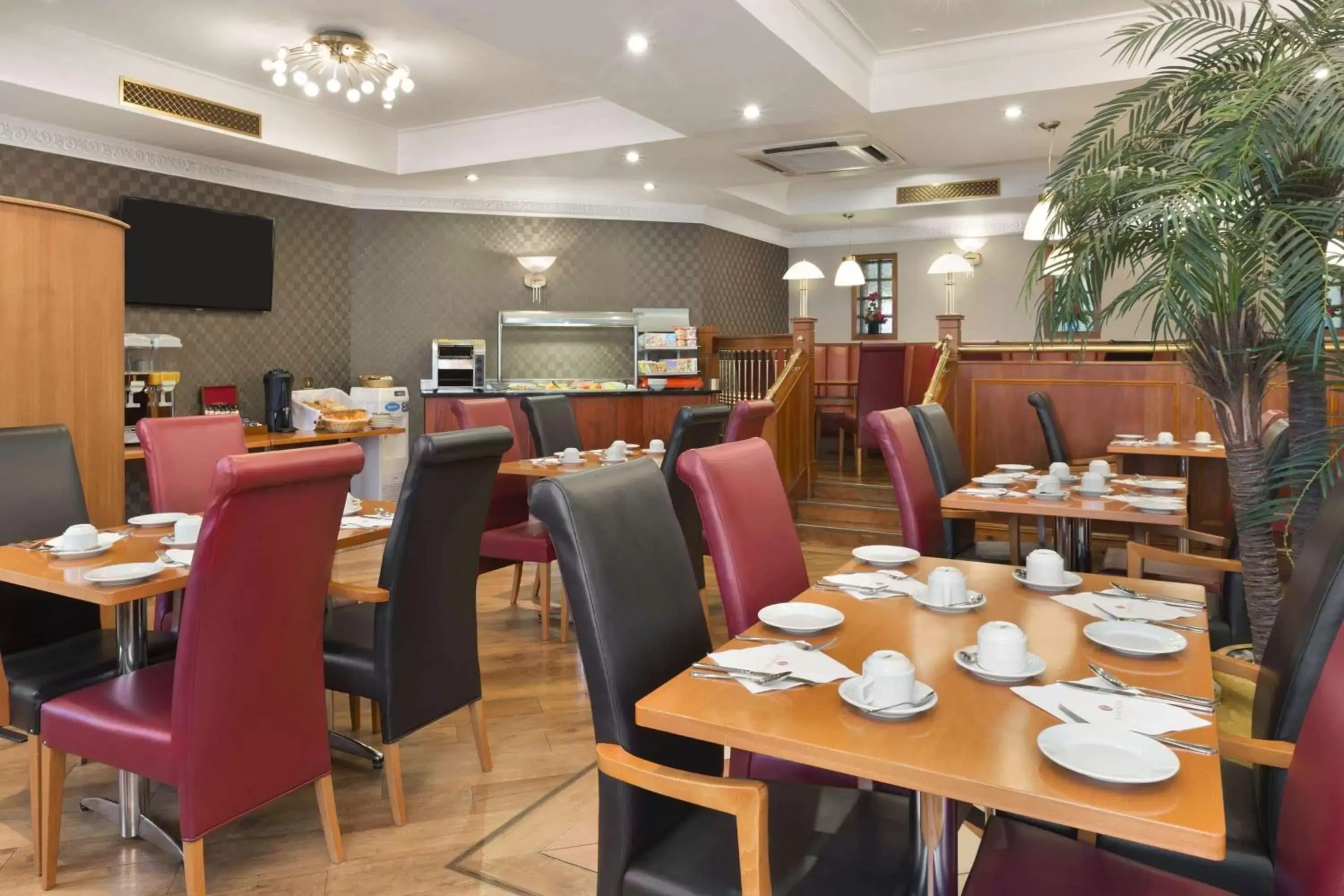 On site, Restaurant/Places to Eat in Savera Hotel South Ruislip