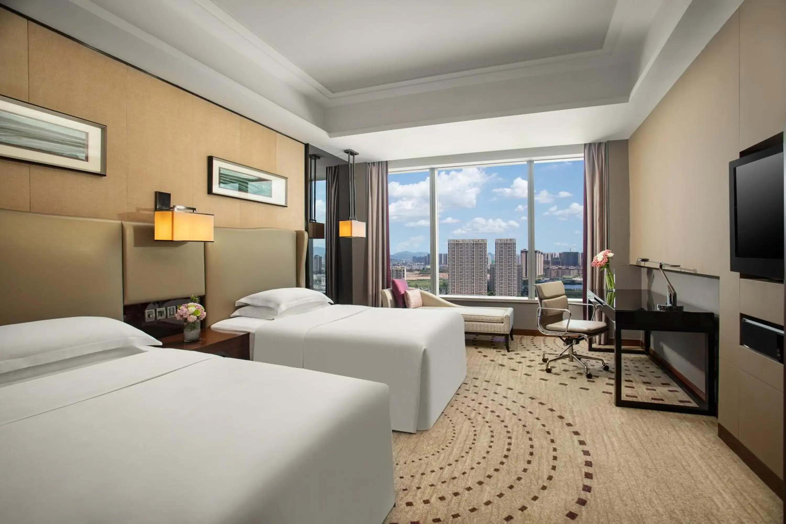 Bed in Crowne Plaza Huizhou by IHG Bed in Crowne Plaza Huizhou by IHG