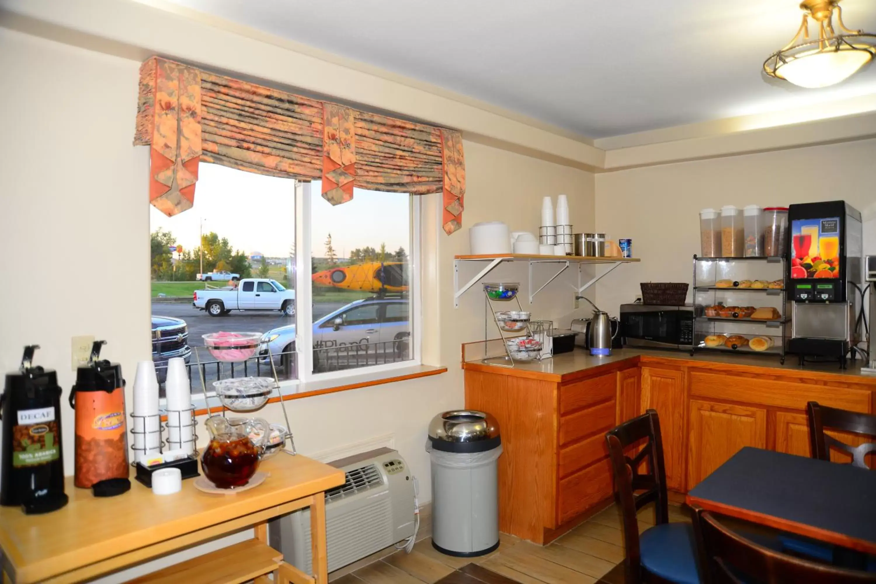 American breakfast, Kitchen/Kitchenette in Budget Inn Express