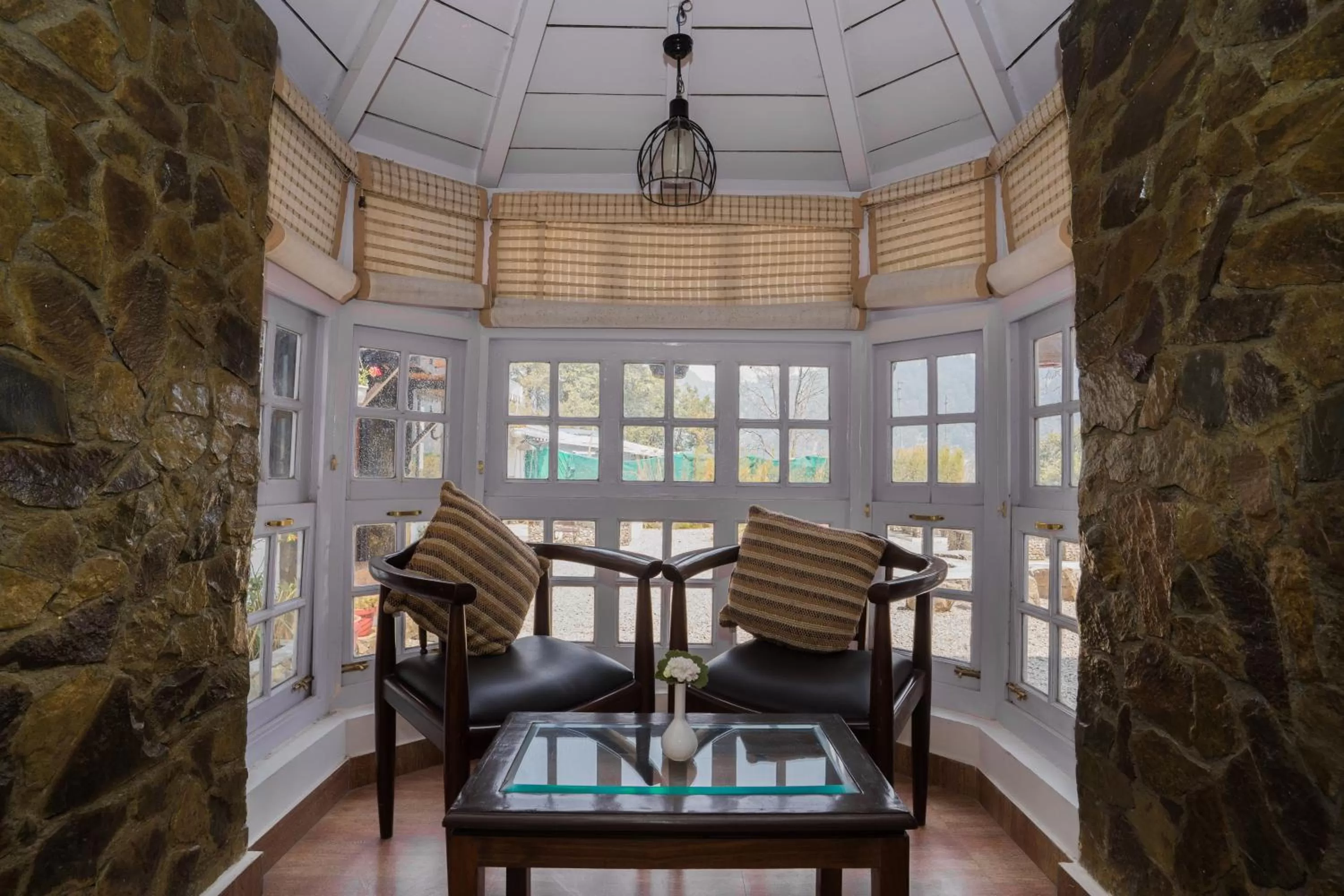 Seating area in Bhikampur Lodge By Nine Hotels