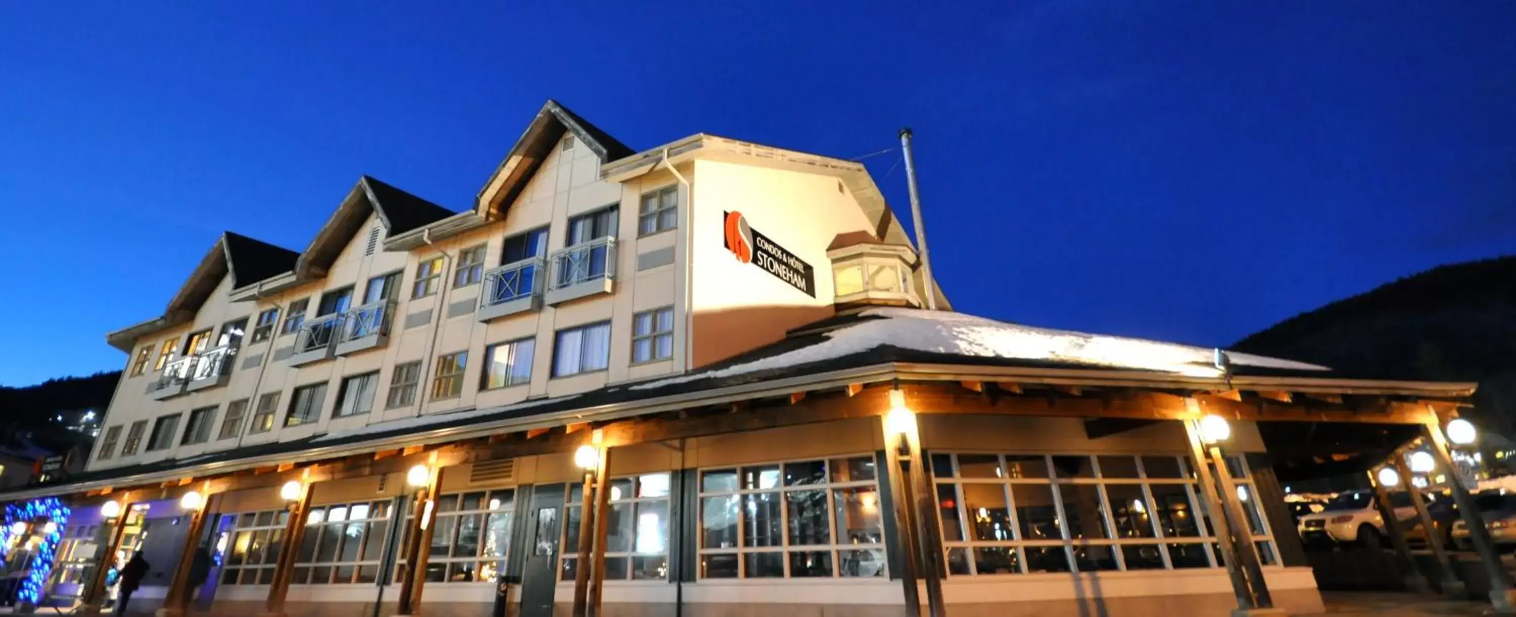 Skiing, Property Building in Hotel Stoneham