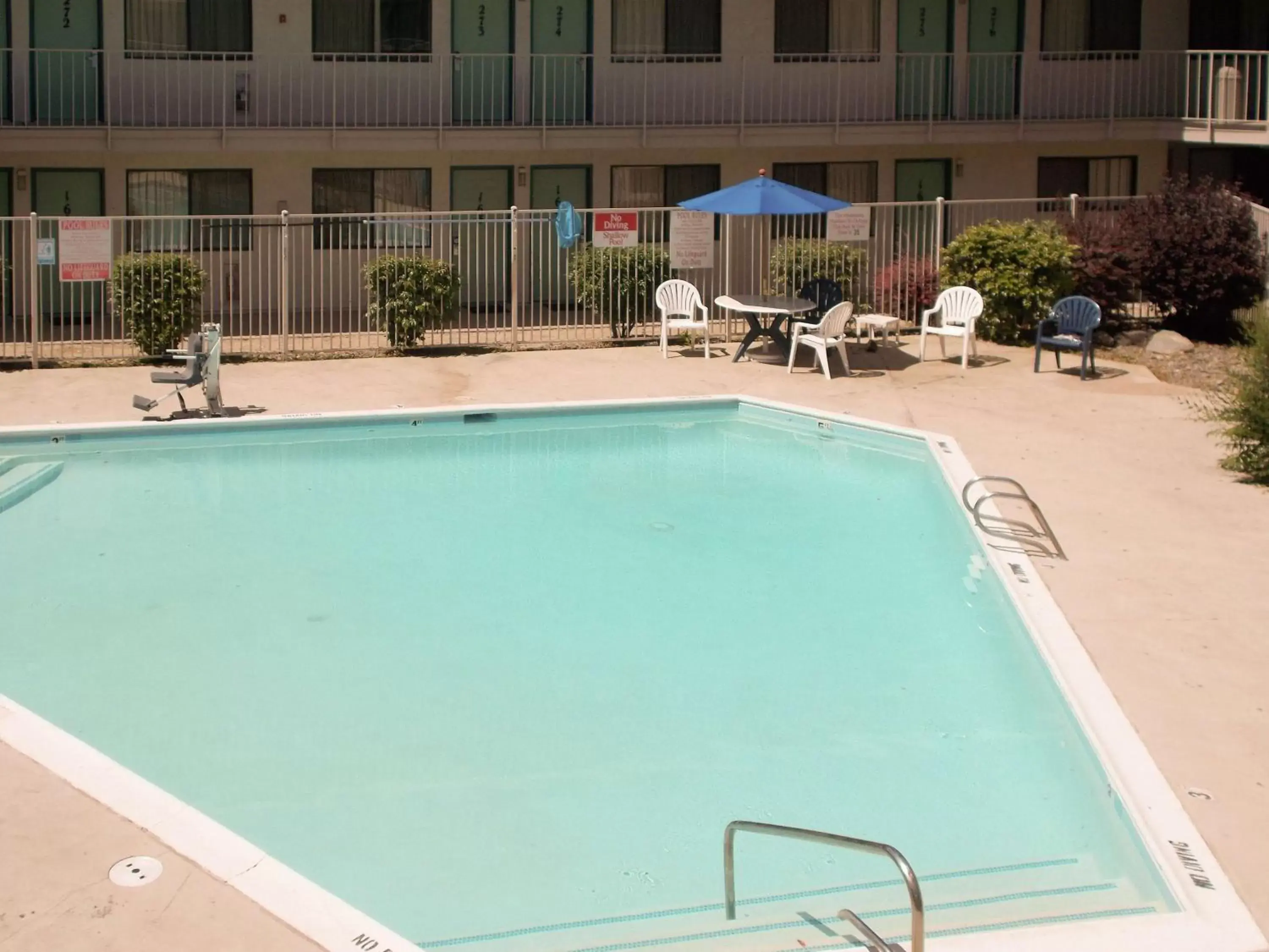 Pool view, Swimming Pool in Motel 6-Reno, NV - Livestock Events Center