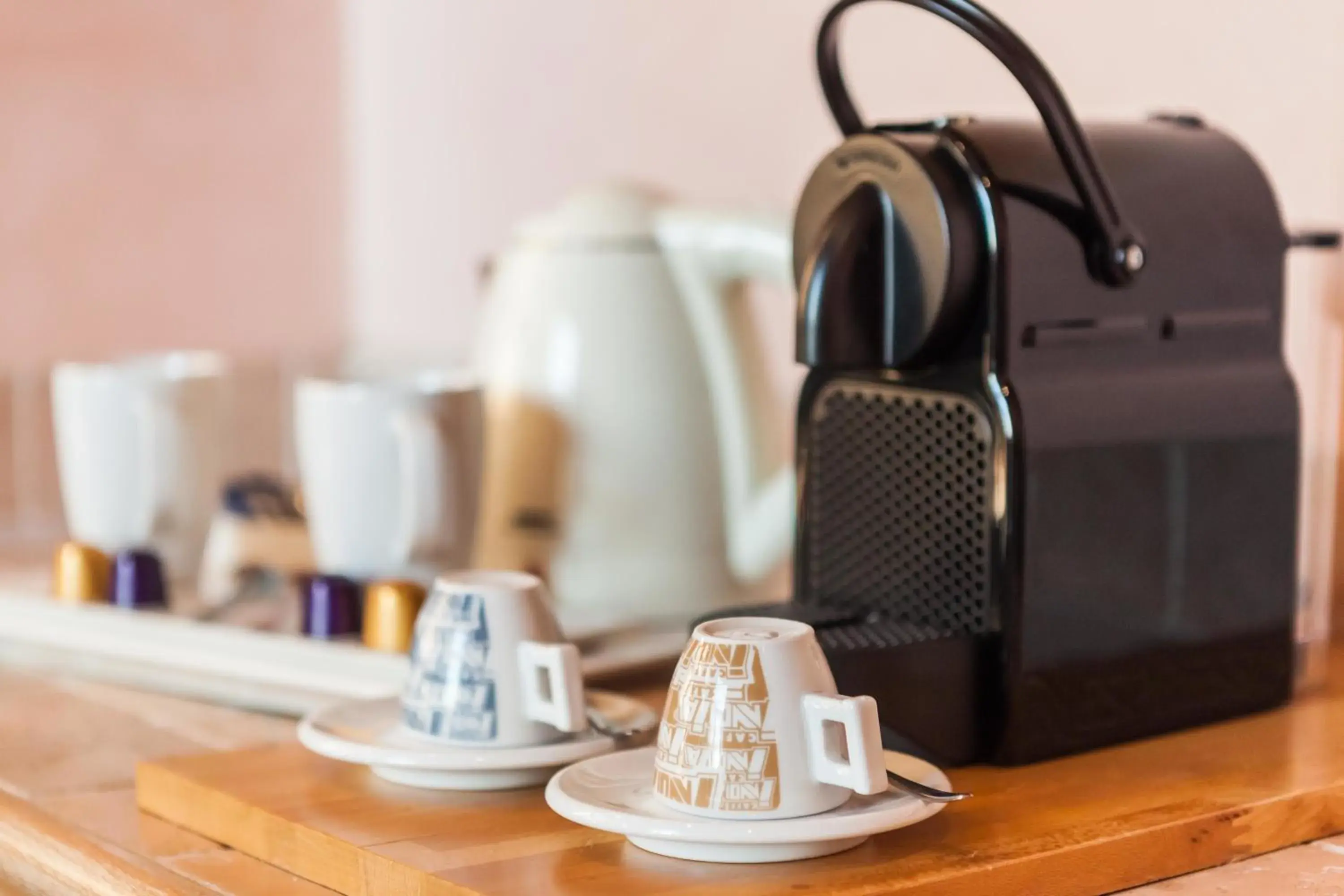 Decorative detail, Coffee/Tea Facilities in Hotel Golf Inn