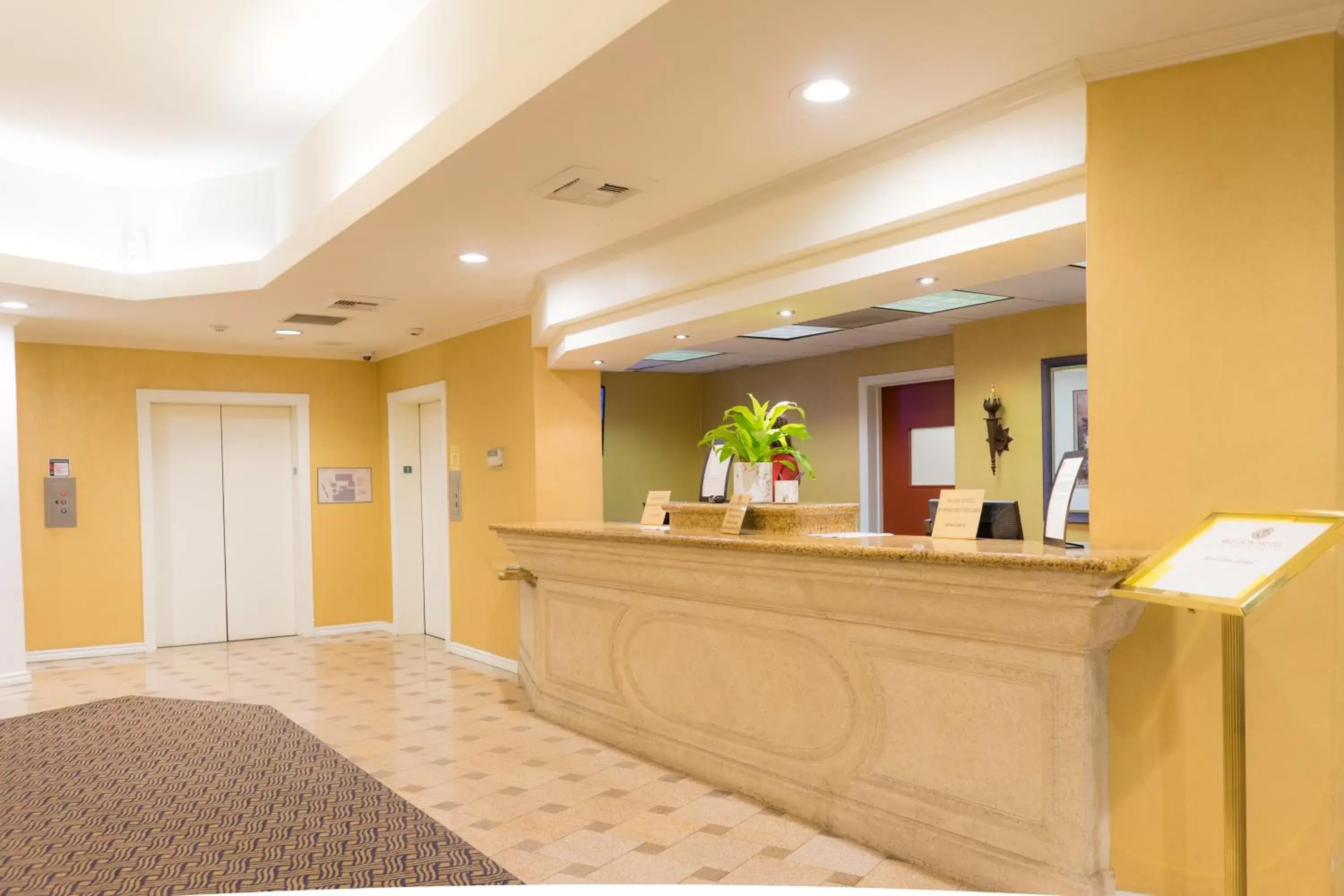 Lobby or reception in Oakland Airport Executive Hotel