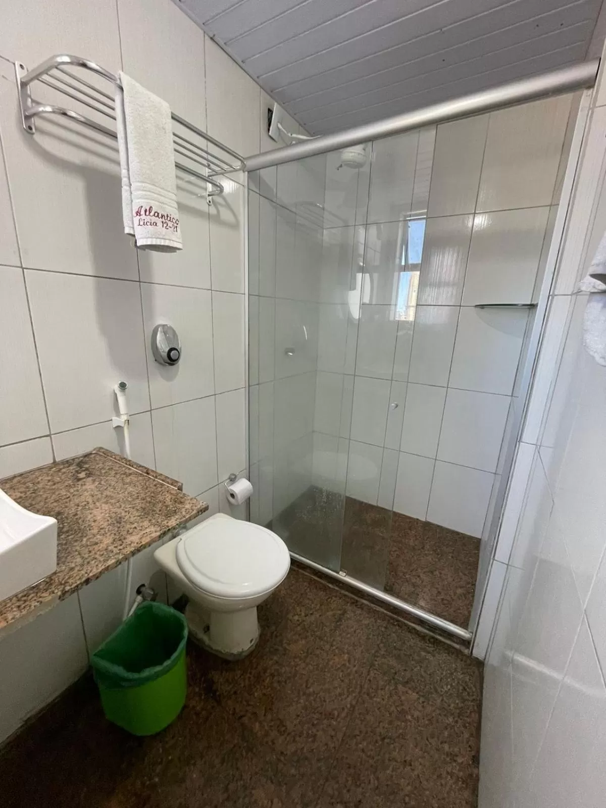 Bathroom in Flat Atlântico Neto