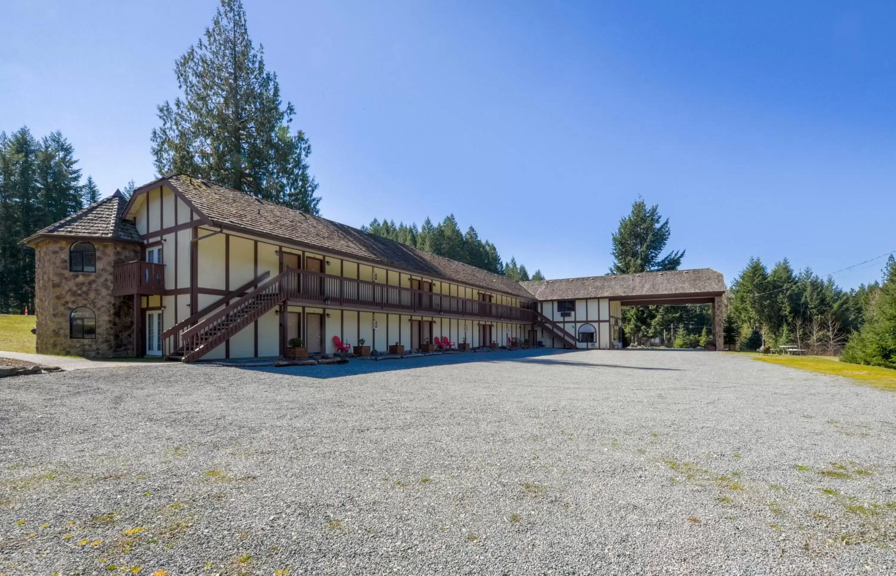 Property Building in Packwood Lodge & Cabins