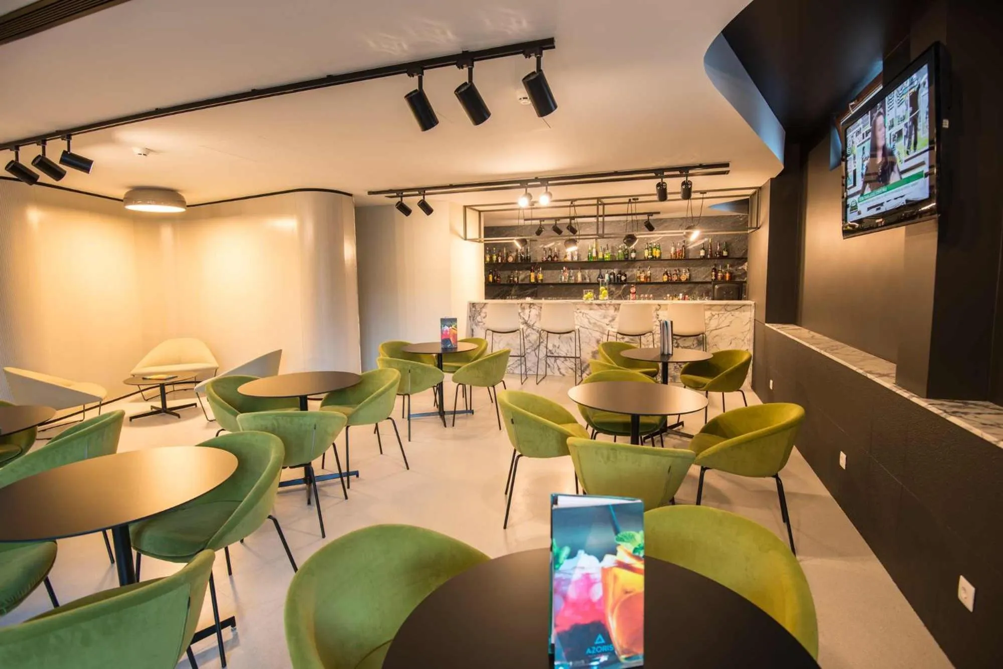 Lounge or bar in Azoris Angra Garden – Plaza Hotel