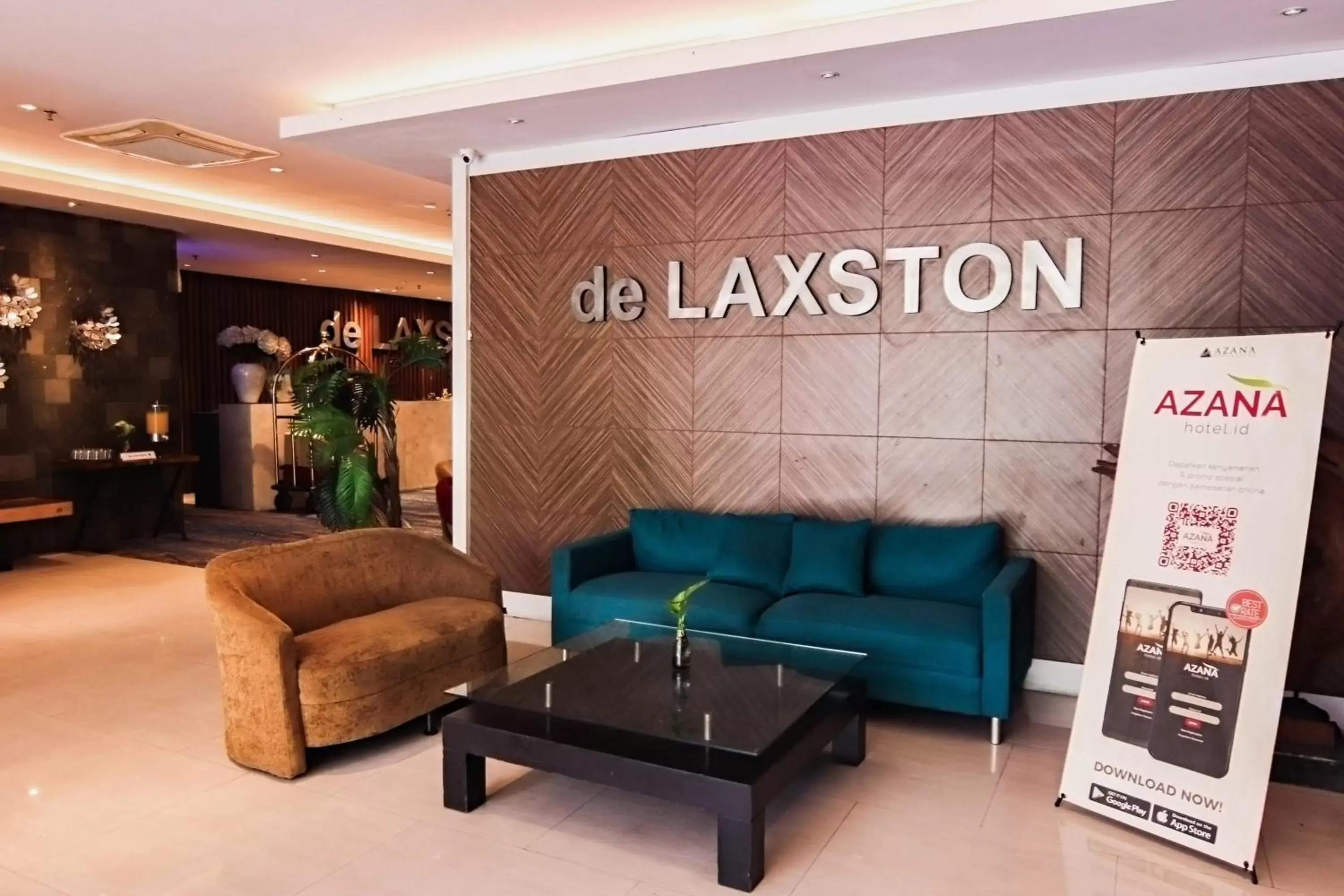 Lobby/Reception in de Laxston Hotel Jogja by AZANA