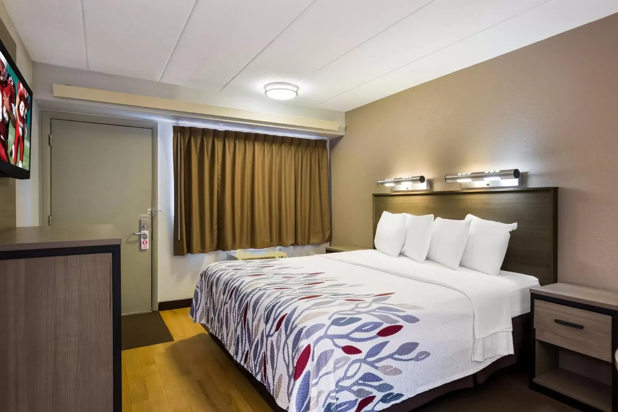Bedroom, Bed in Red Roof Inn Wilkes-Barre Arena