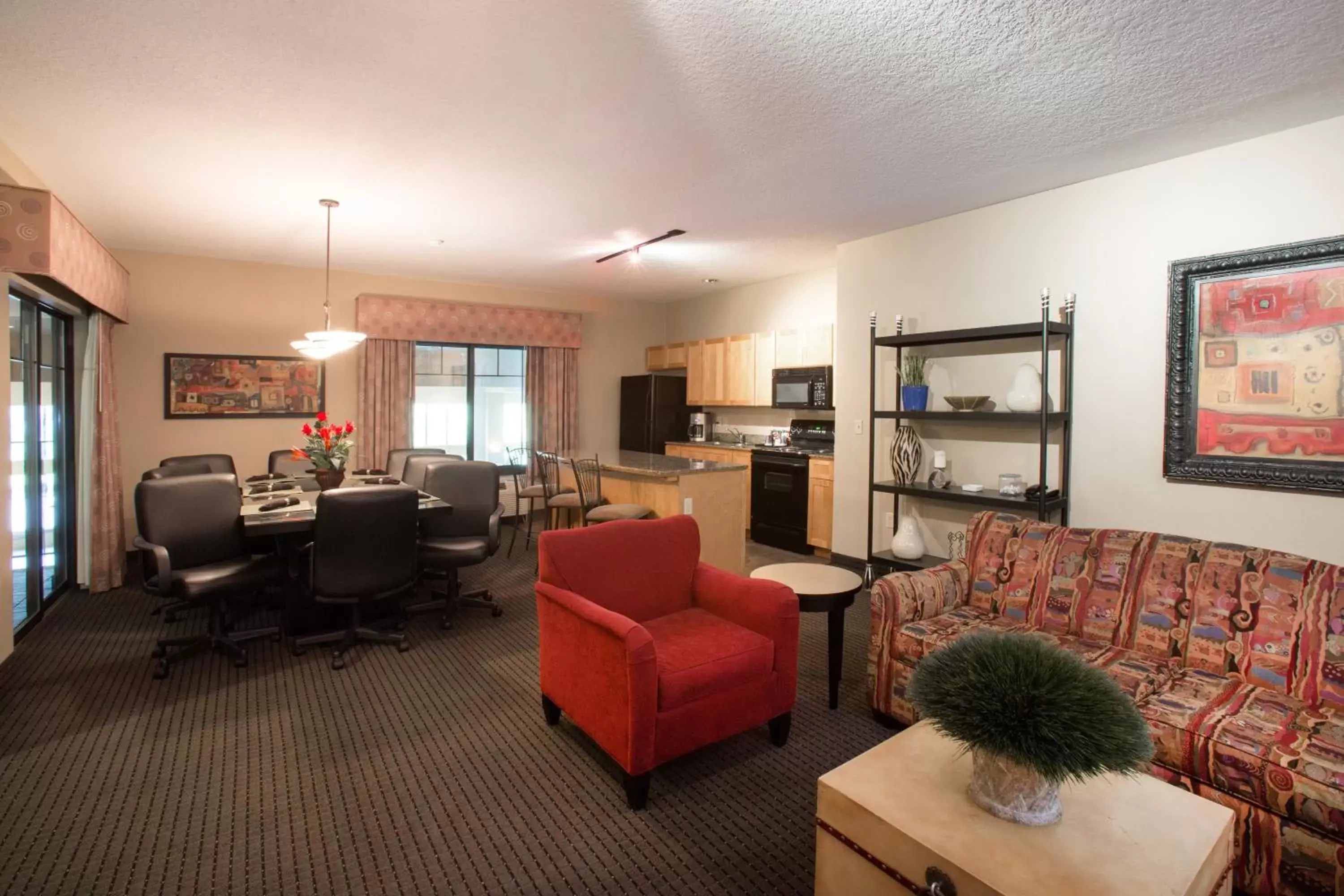 Bedroom, Seating Area in Holiday Inn St. Paul Northeast - Lake Elmo, an IHG Hotel