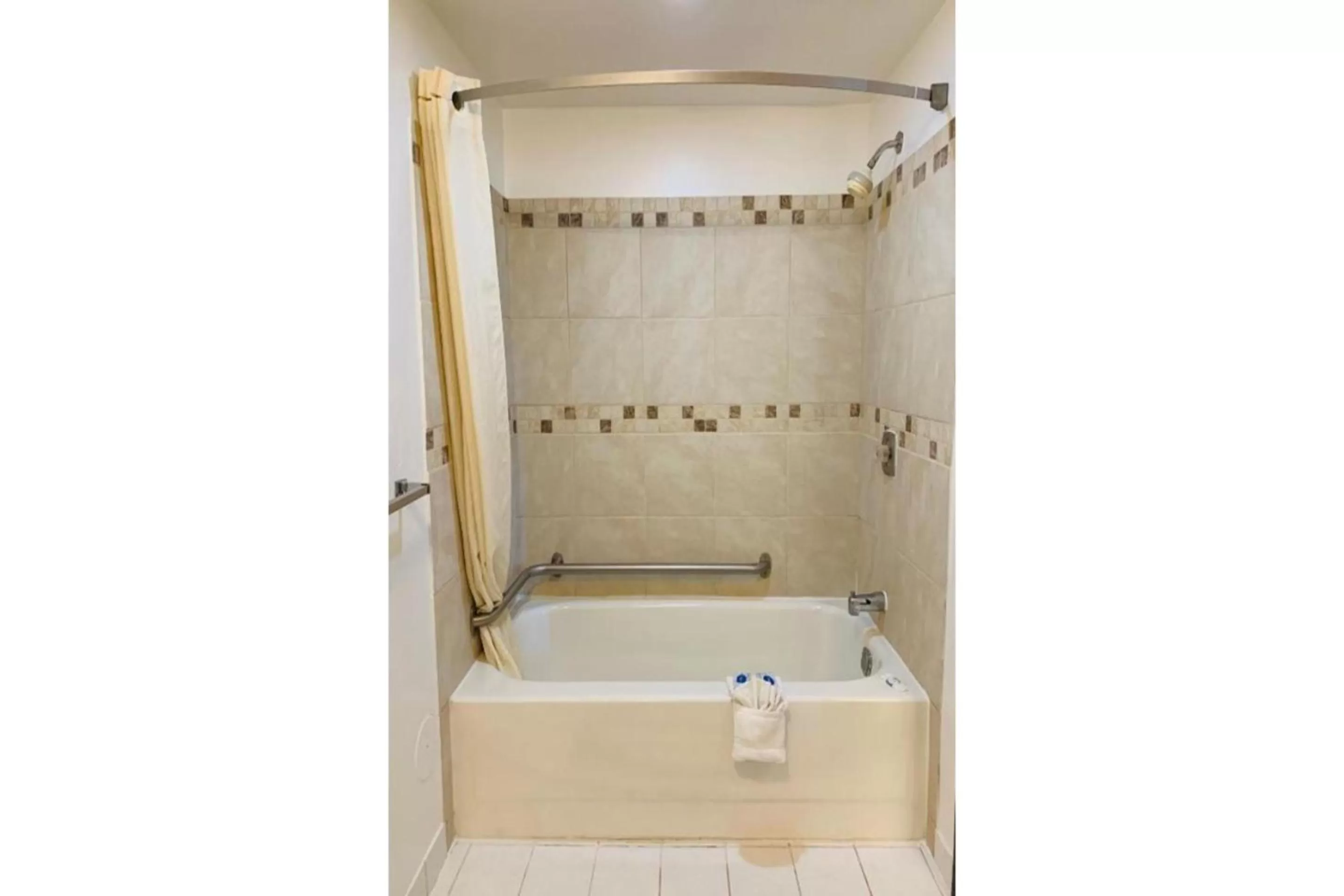 Bathroom in Economy Inn of Holland