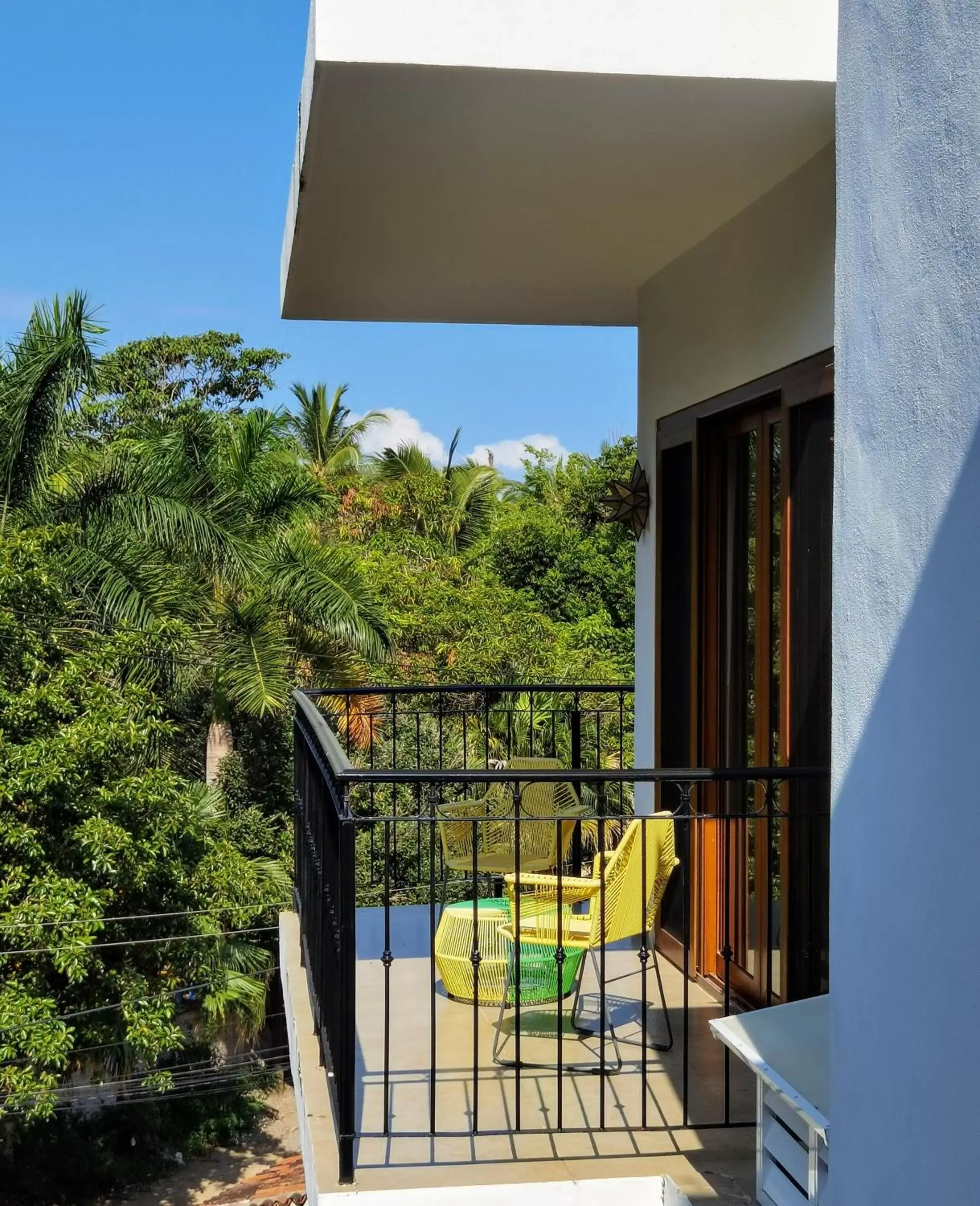 Street view, Balcony/Terrace in Hotelito Los Sueños