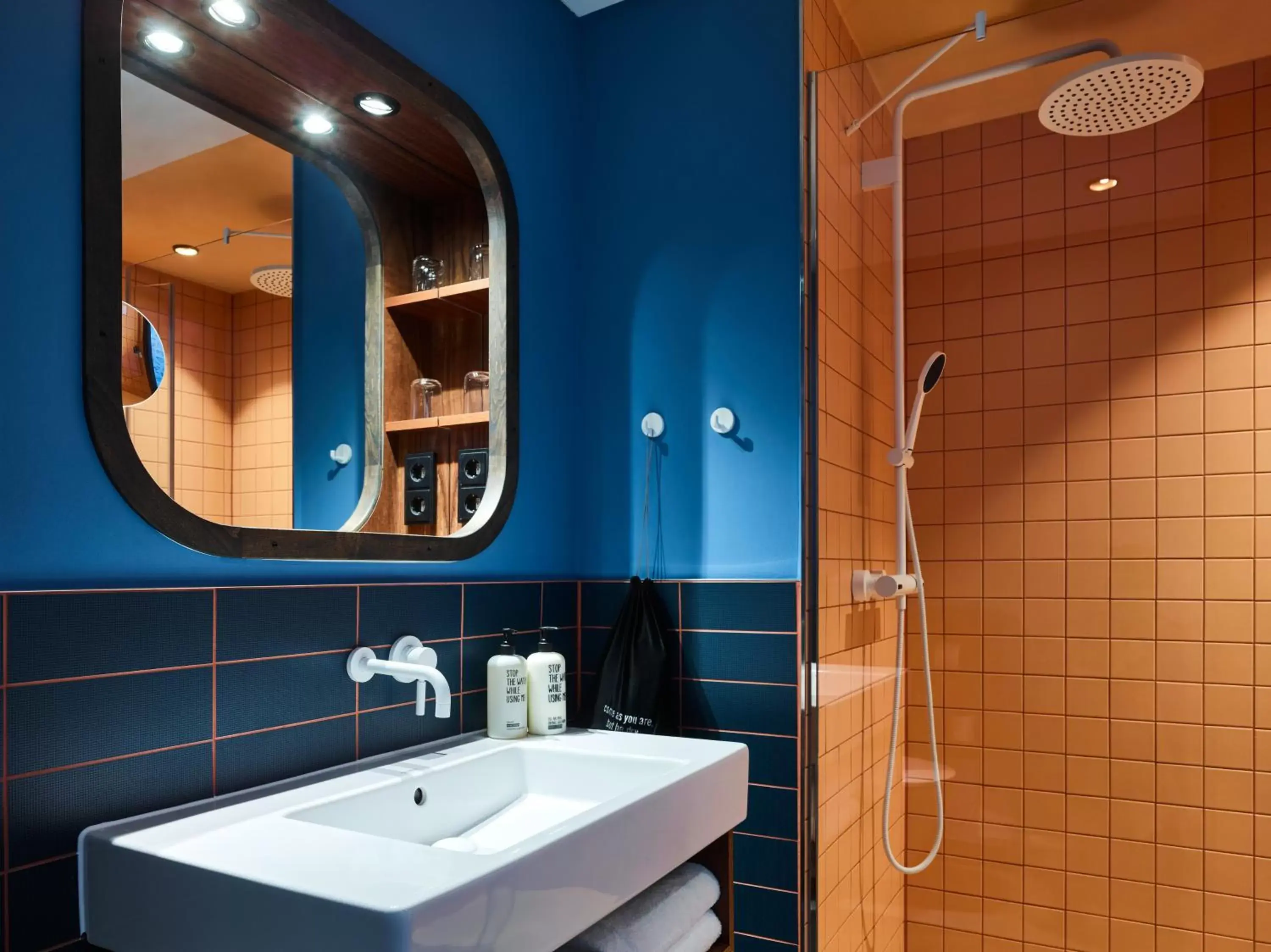 Shower, Bathroom in 25hours Hotel Hamburg HafenCity