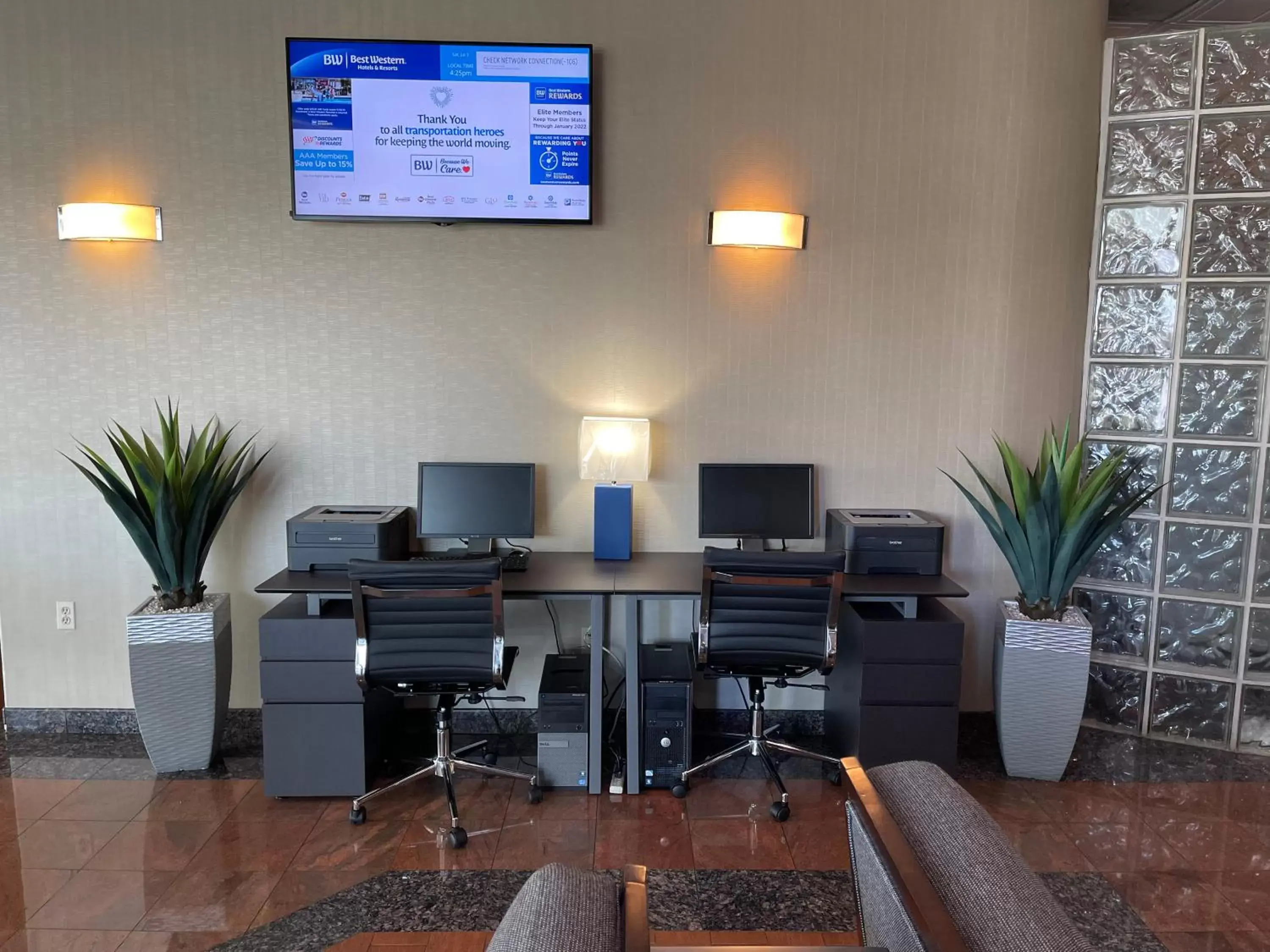 Business facilities, TV/Entertainment Center in Best Western Plus Suites Hotel - Los Angeles LAX Airport