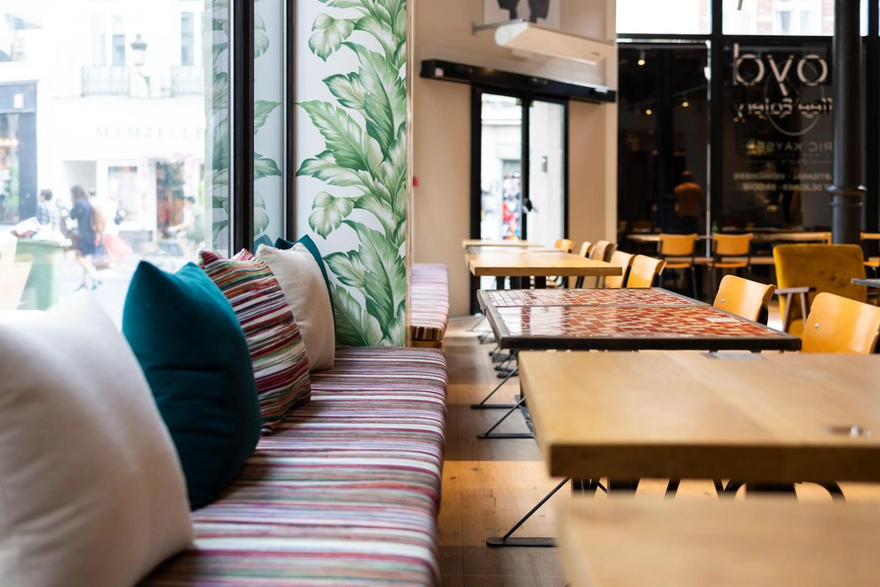 Seating area in Aris Grand Place Hotel