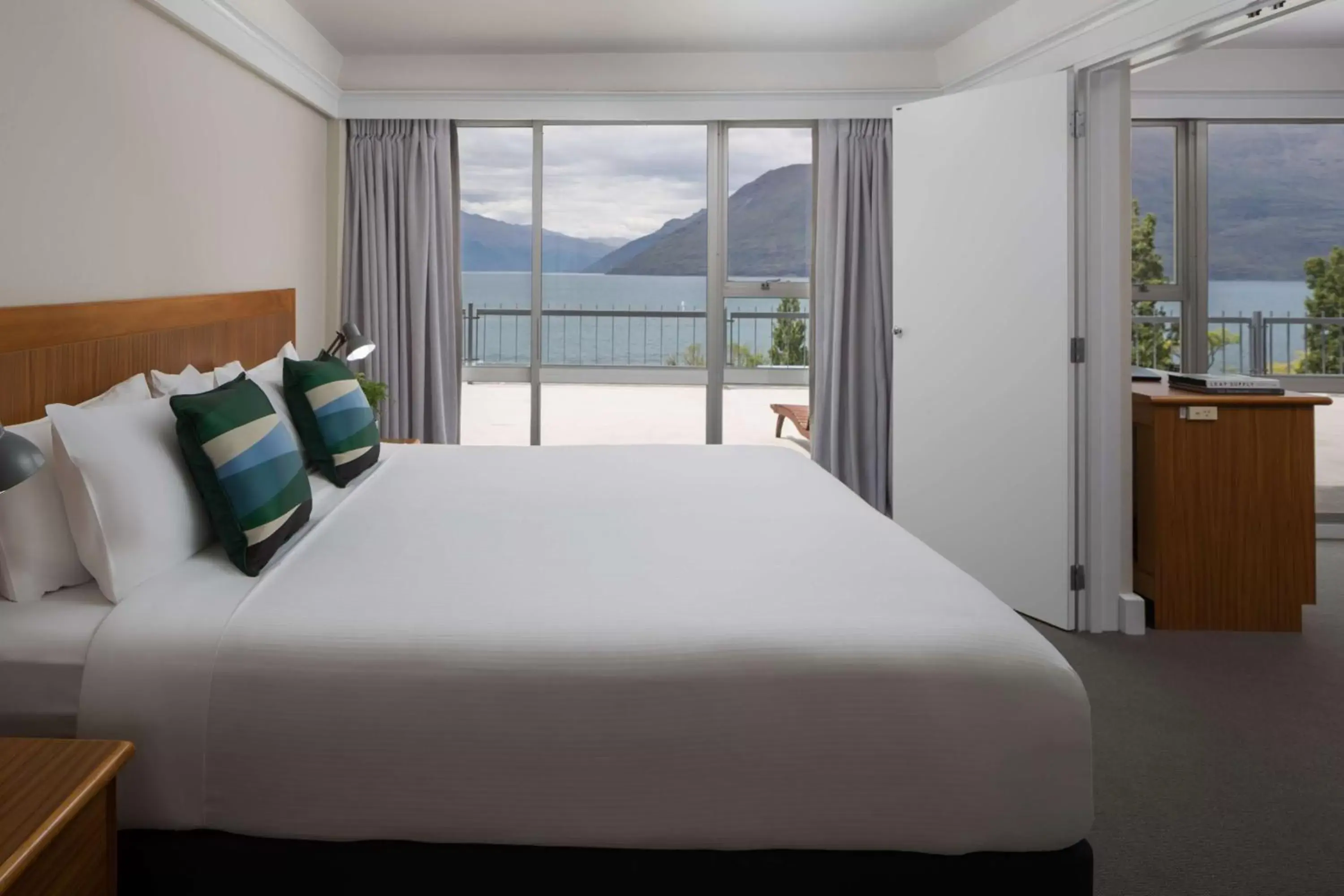 Photo of the whole room, Mountain View in Rydges Lakeland Resort Queenstown