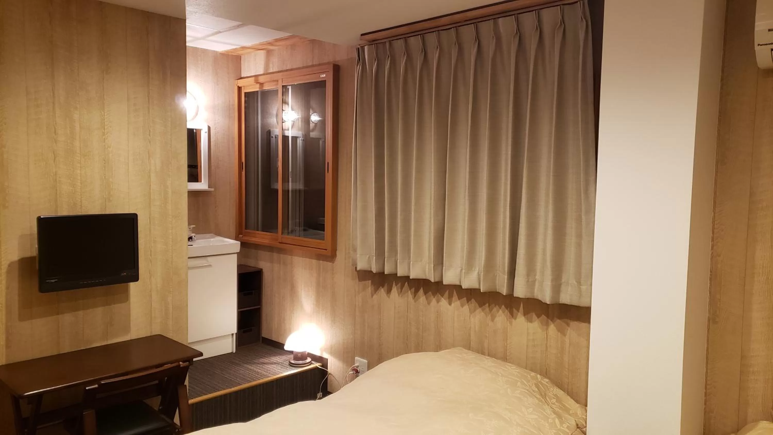 Bedroom, Bed in Fukiya