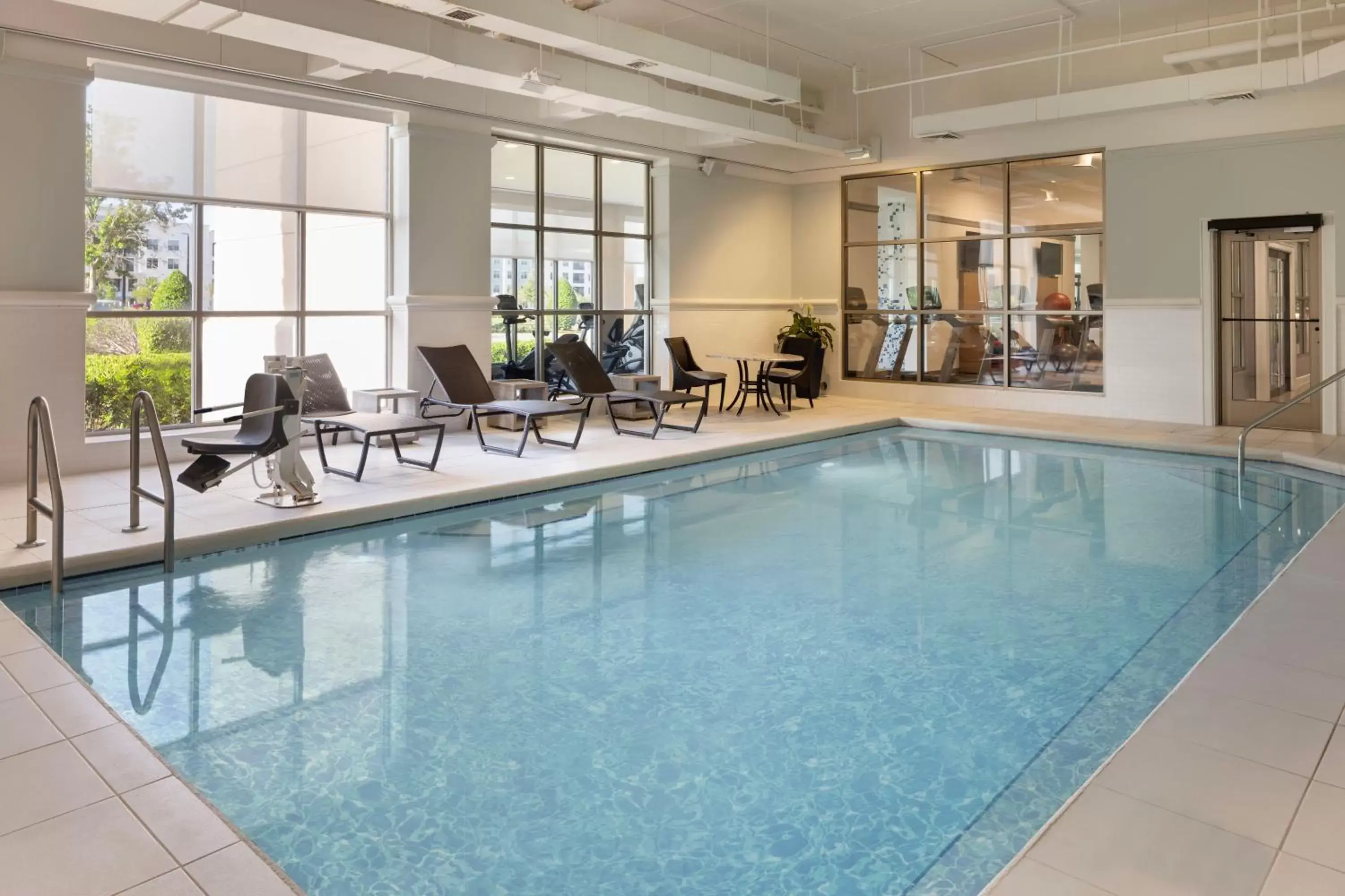 Swimming pool in Sheraton Jacksonville Hotel Swimming pool in Sheraton Jacksonville Hotel