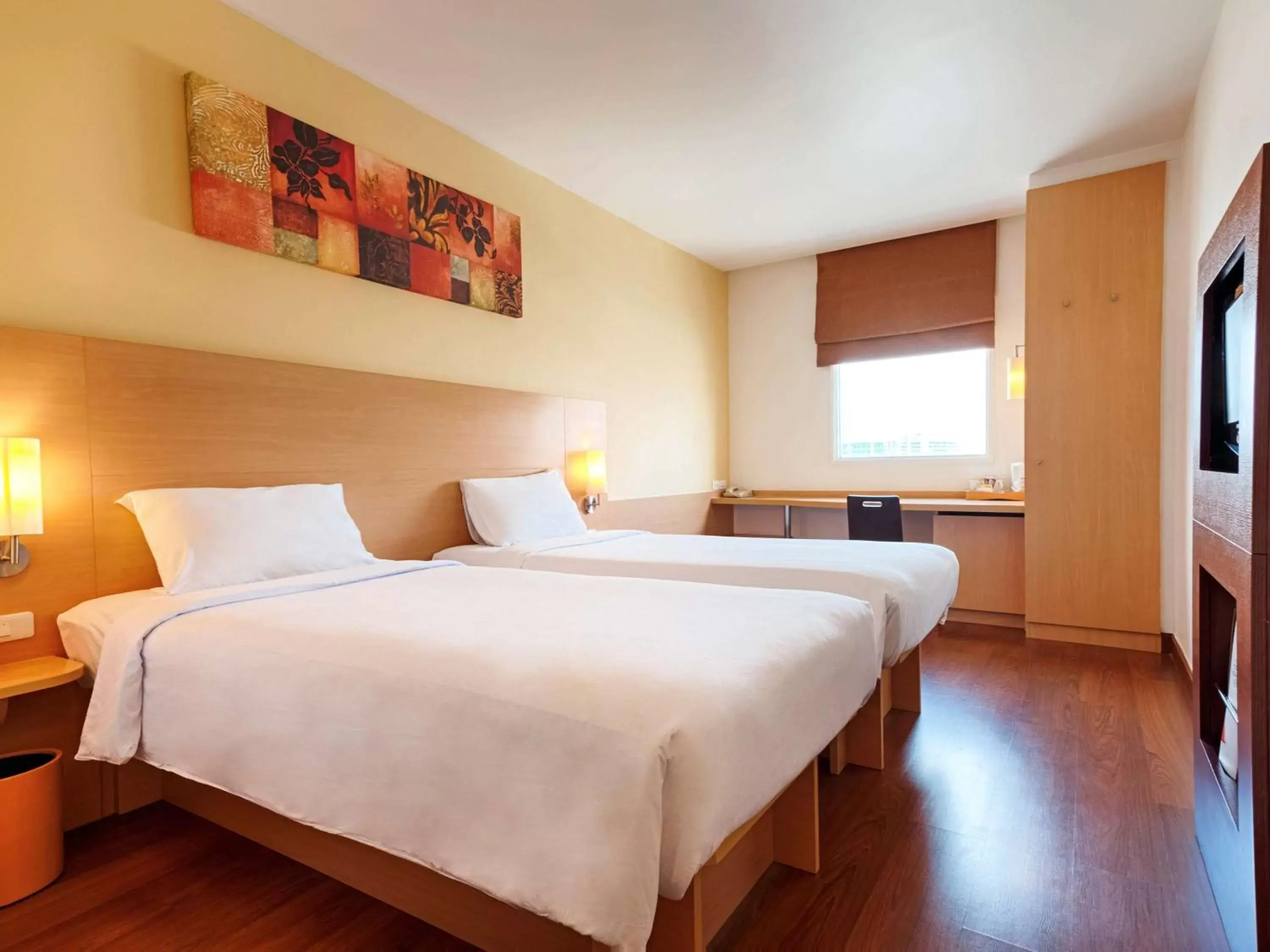 Standard Twin Room in Ibis Pattaya