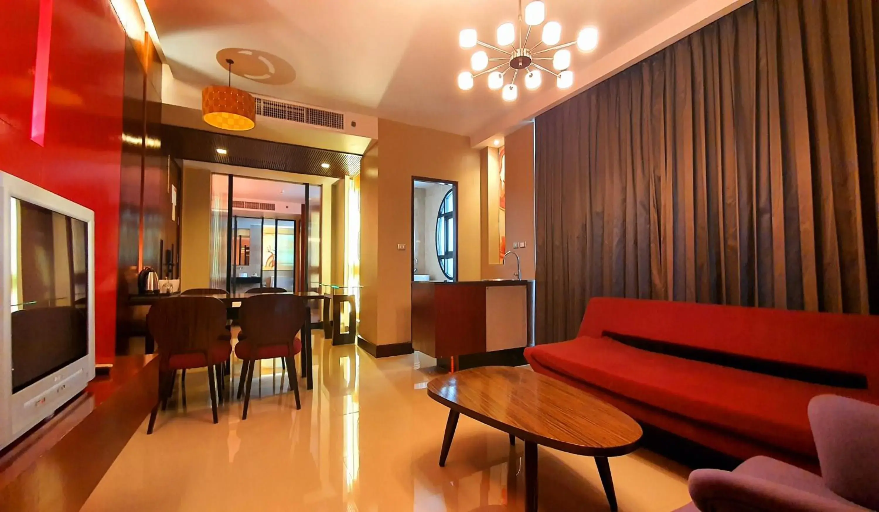 Living room in Long Beach Garden Hotel & Pavilions Living room in Long Beach Garden Hotel & Pavilions