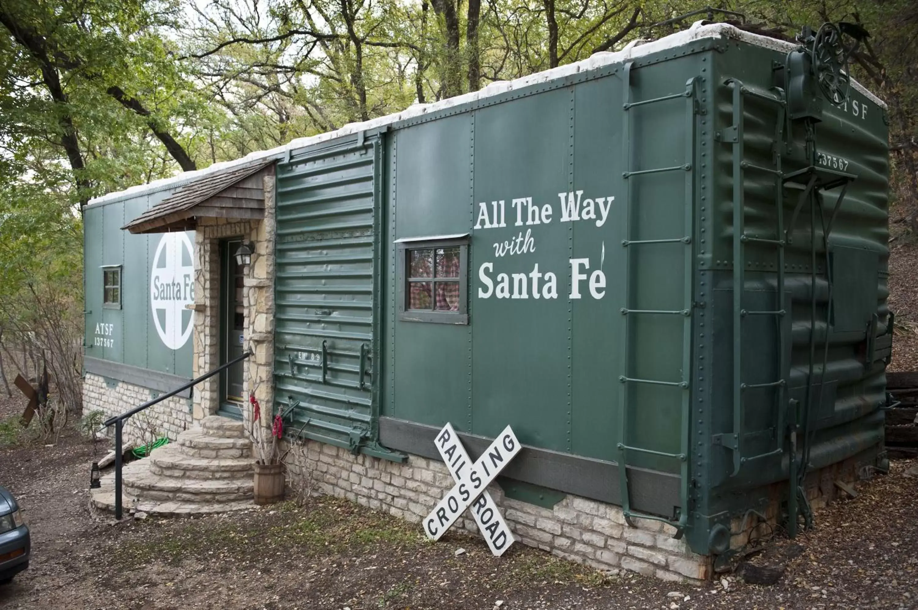 Facade/entrance, Property Building in Country Woods Inn