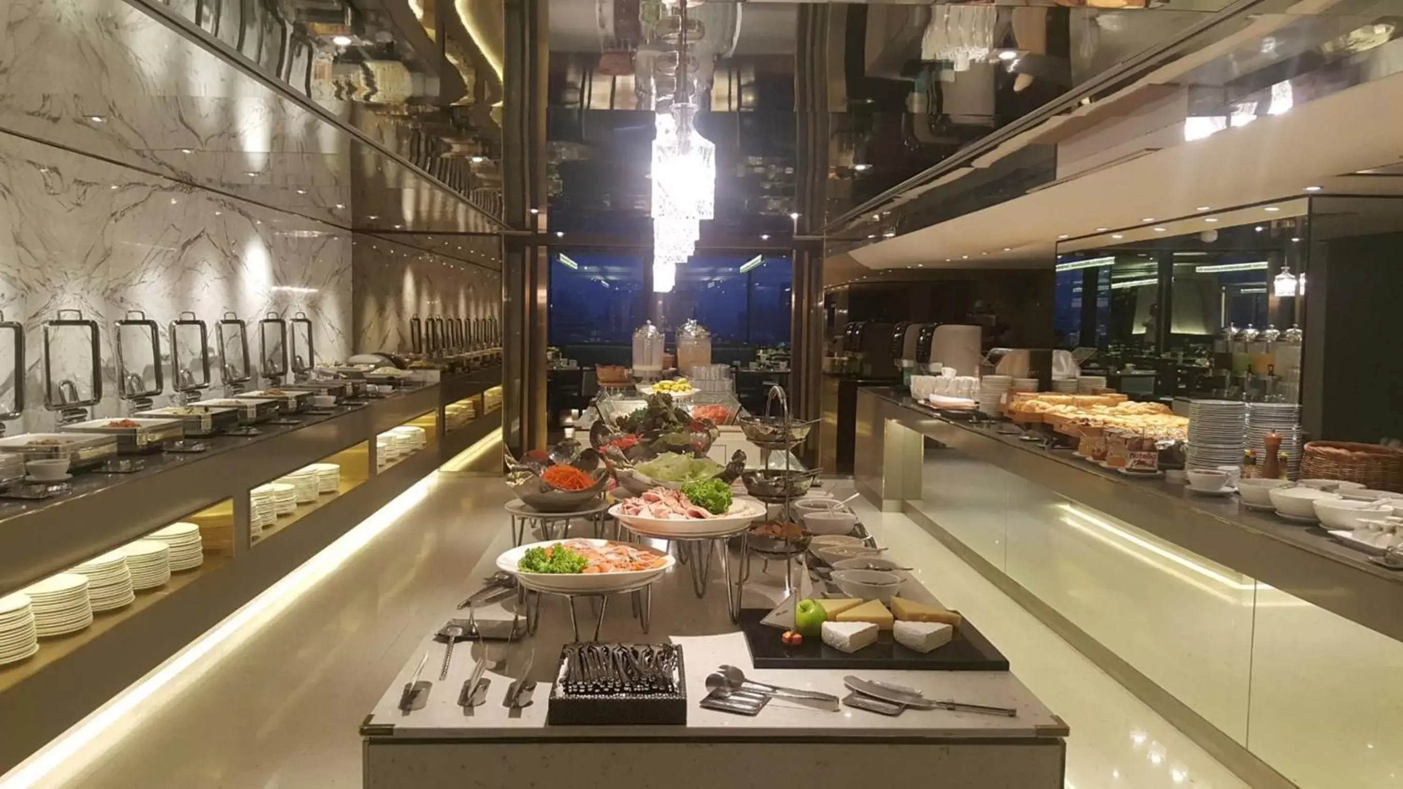 Buffet breakfast, Restaurant/Places to Eat in Emporium Suites by Chatrium