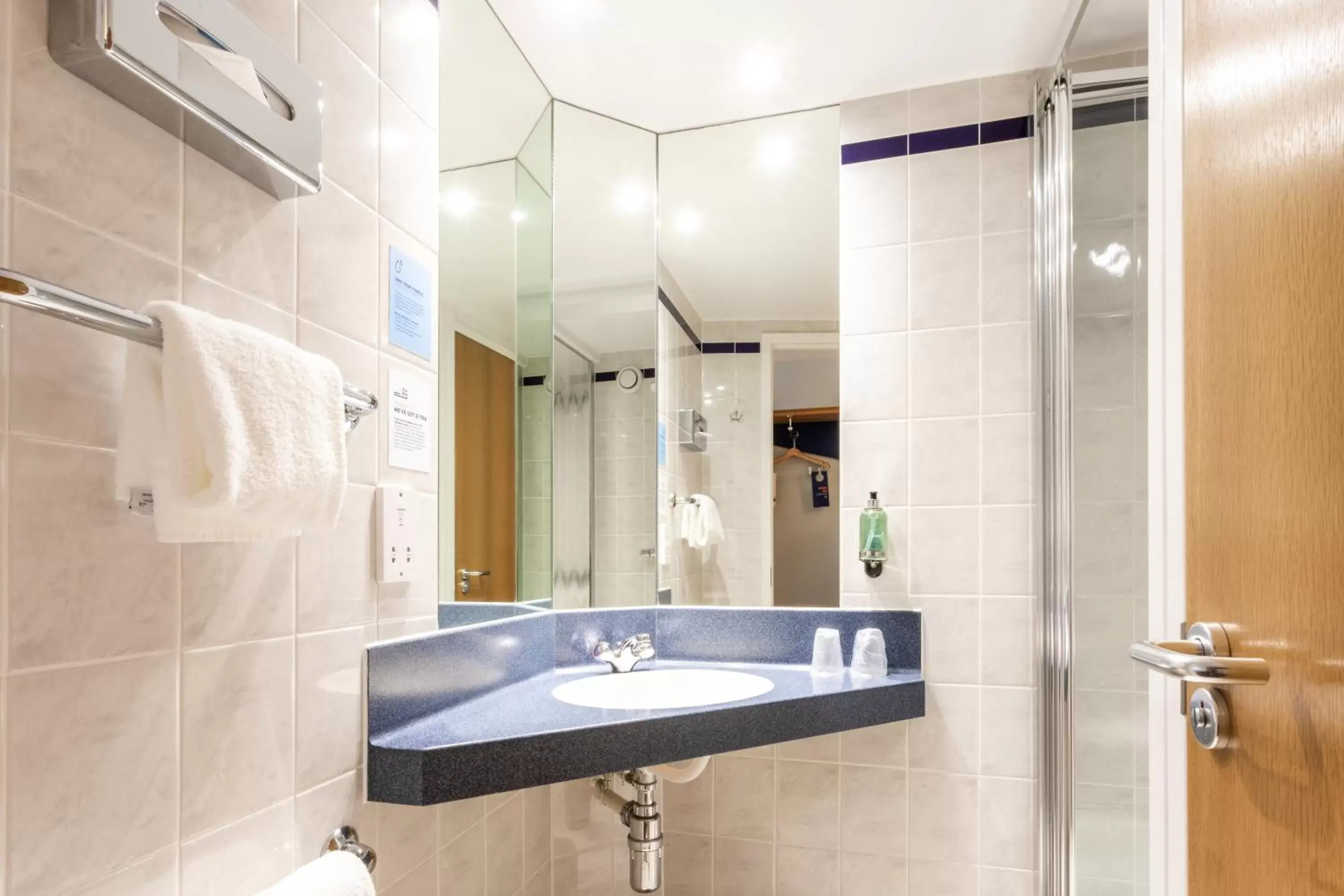 Bathroom in Holiday Inn Express Perth, an IHG Hotel