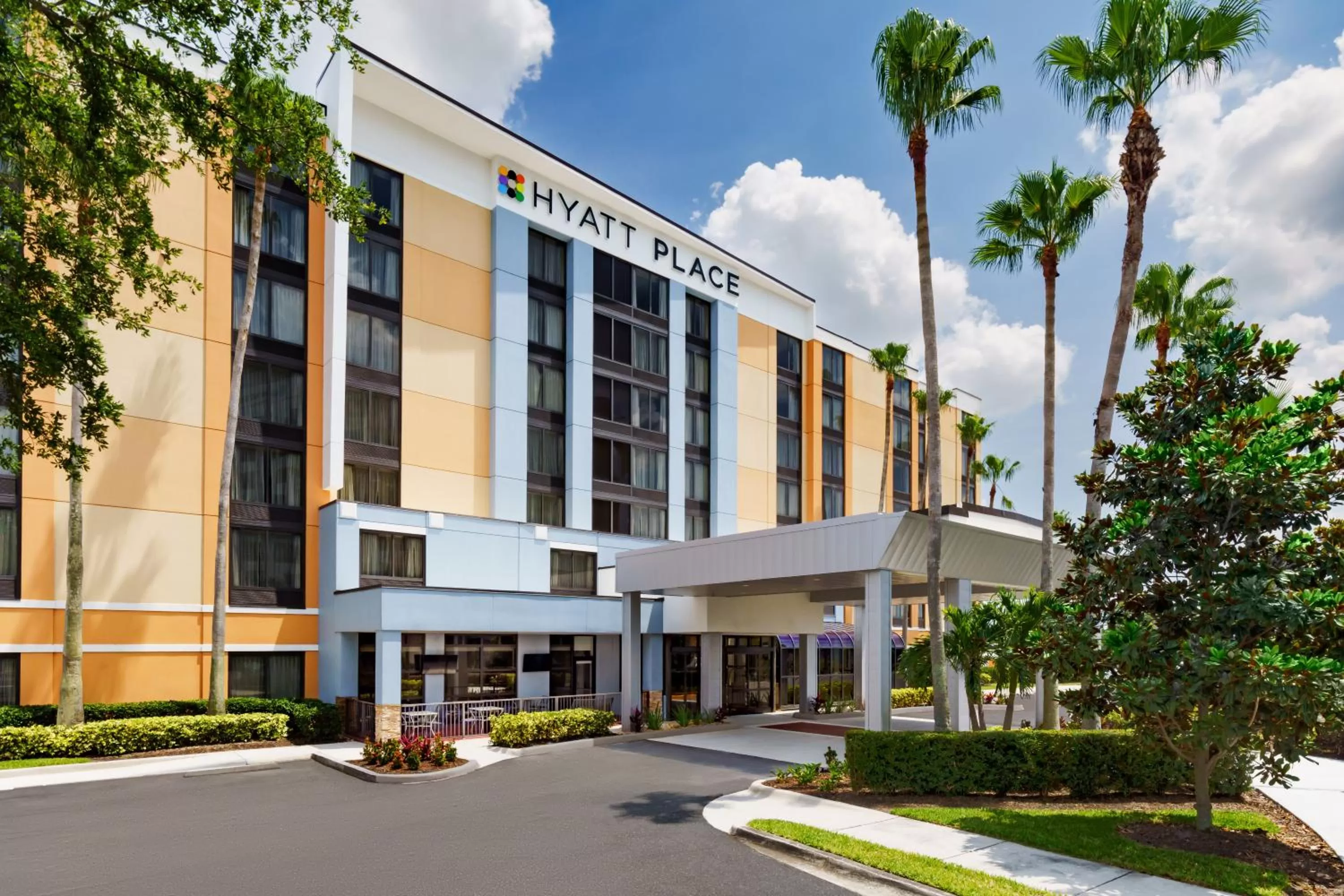 Property building in Hyatt Place across from Universal Orlando Resort