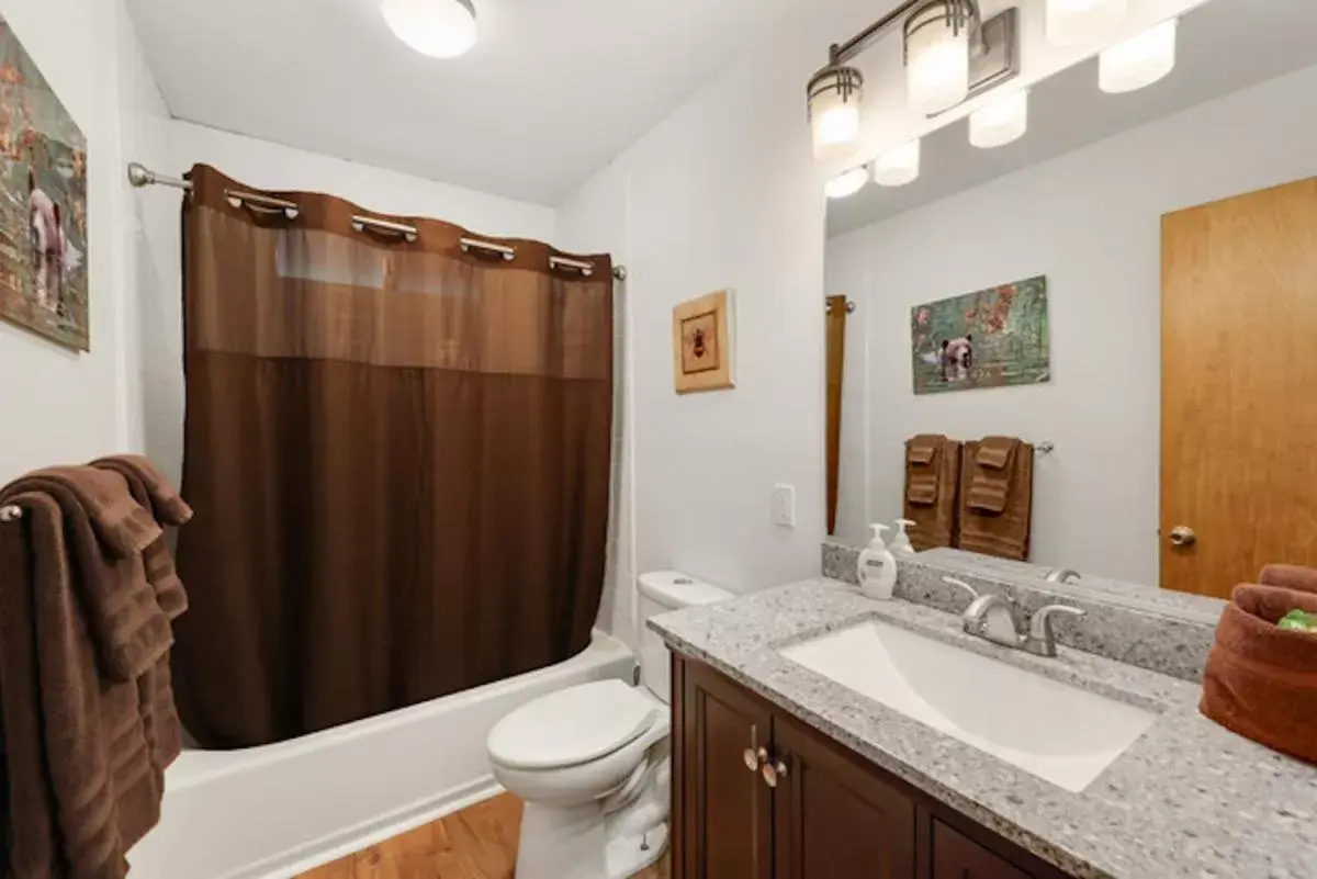 Bathroom in Silver Pines Lodge