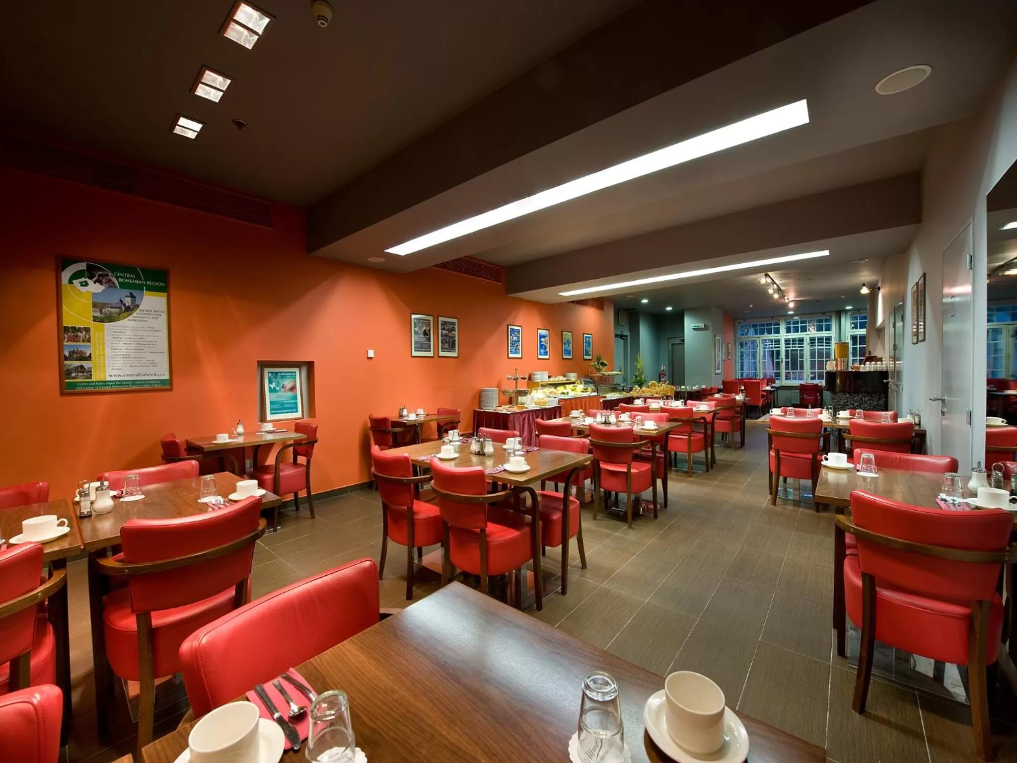 Restaurant/places to eat in EA Hotel Julis