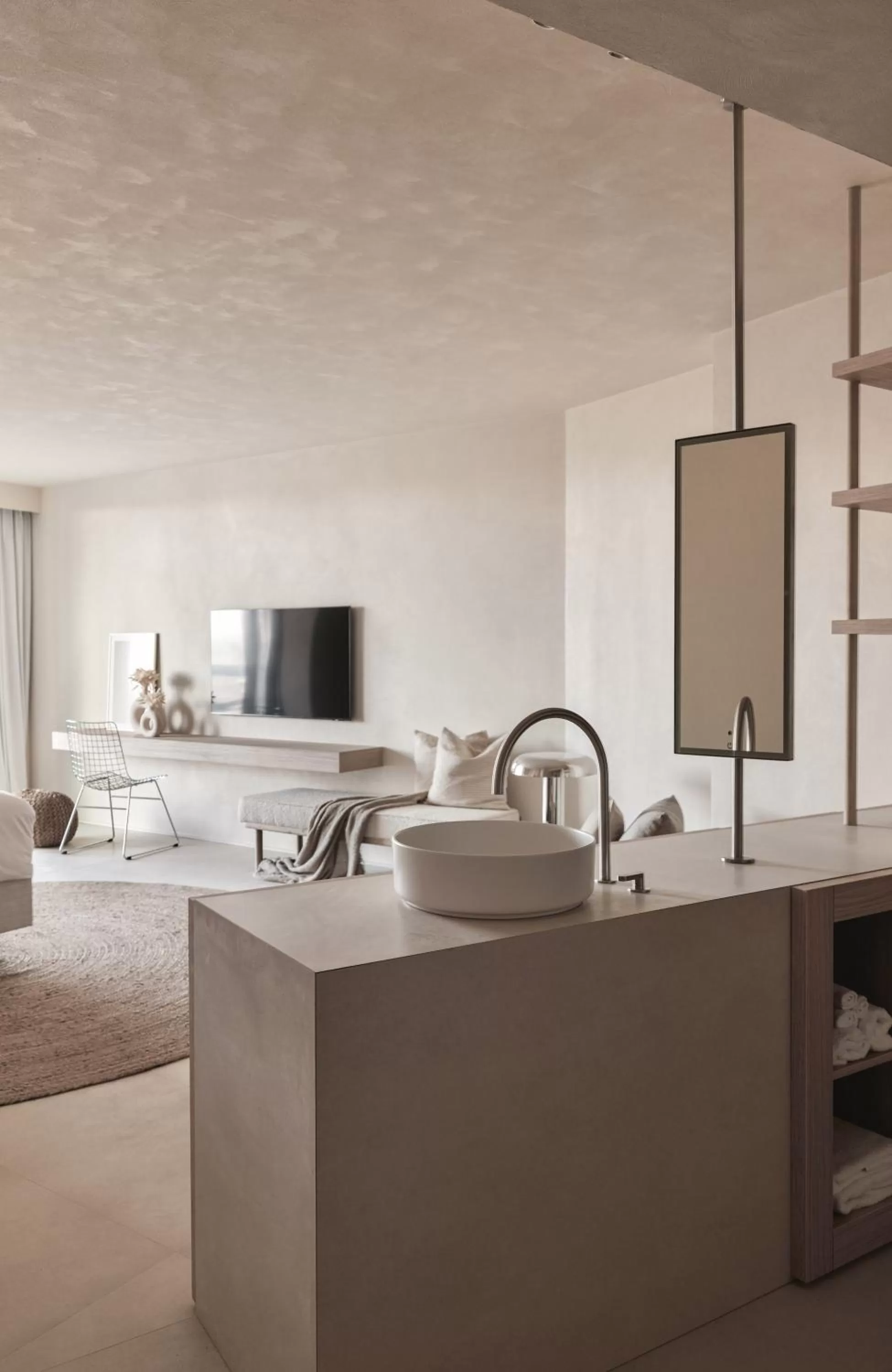 Bathroom, TV/Entertainment Center in Enso District Hotel