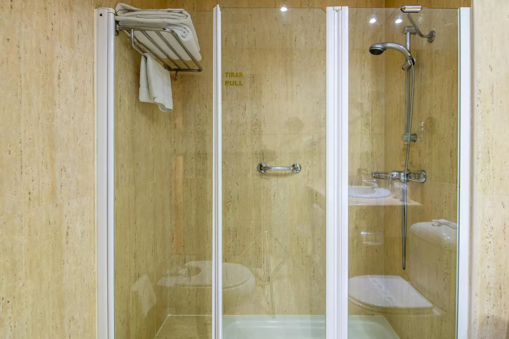Shower in Amura Alcobendas