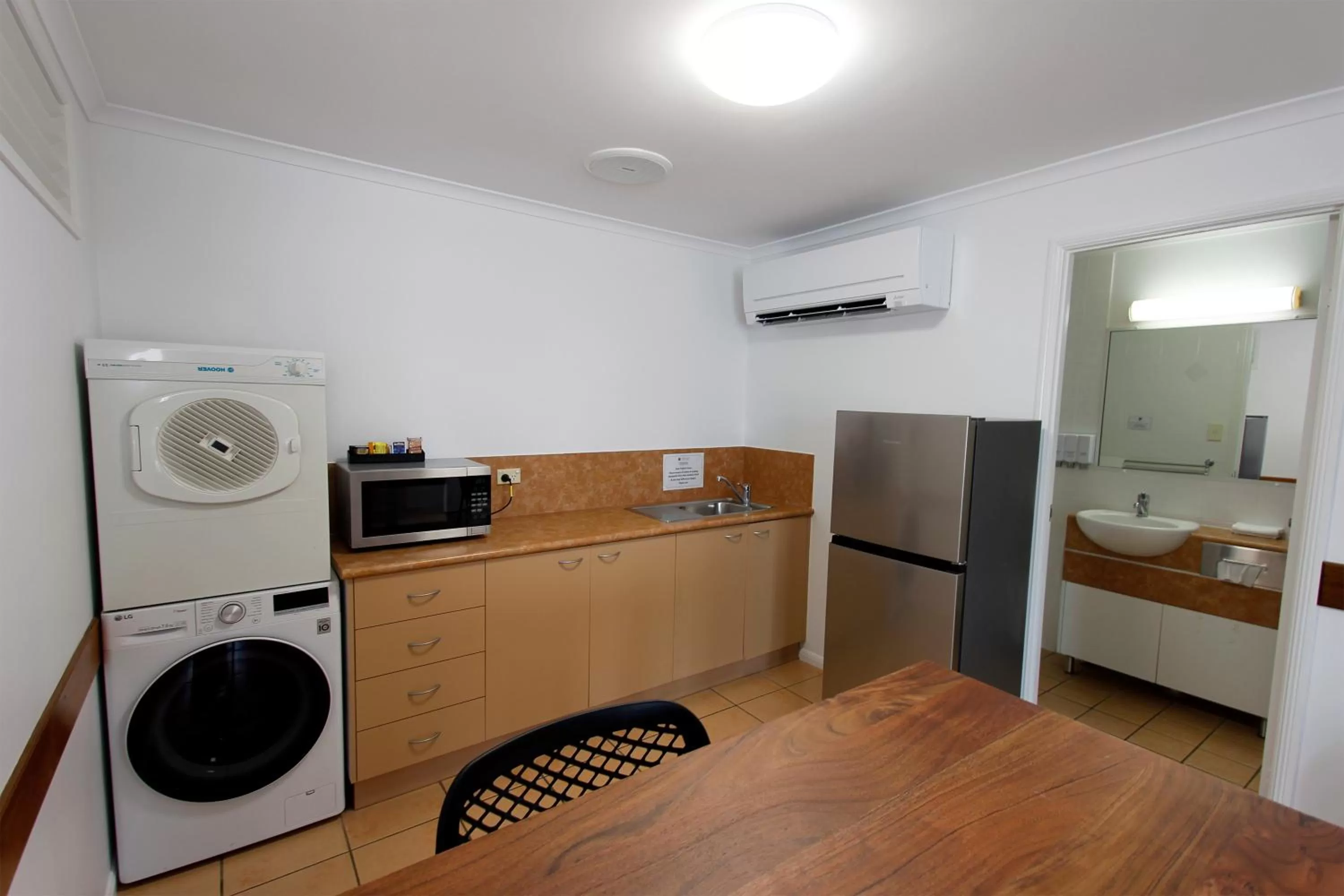 Kitchen or kitchenette in Windmill Motel & Events Centre