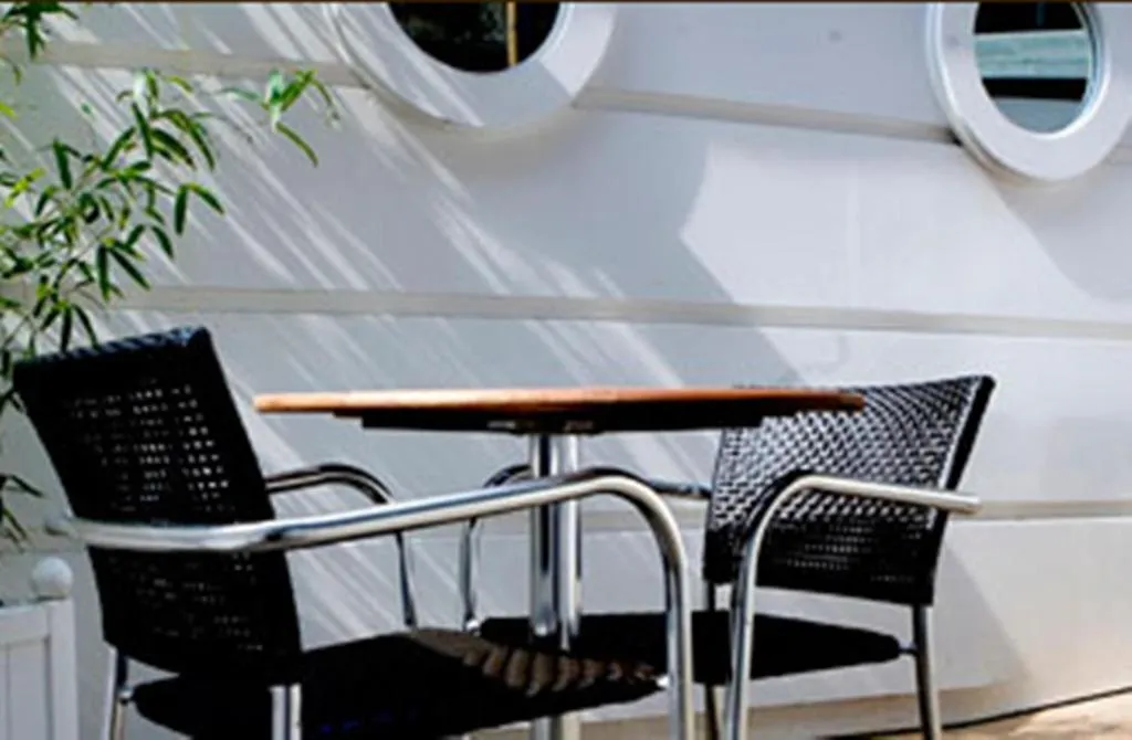 Restaurant/places to eat in Artto Hotel