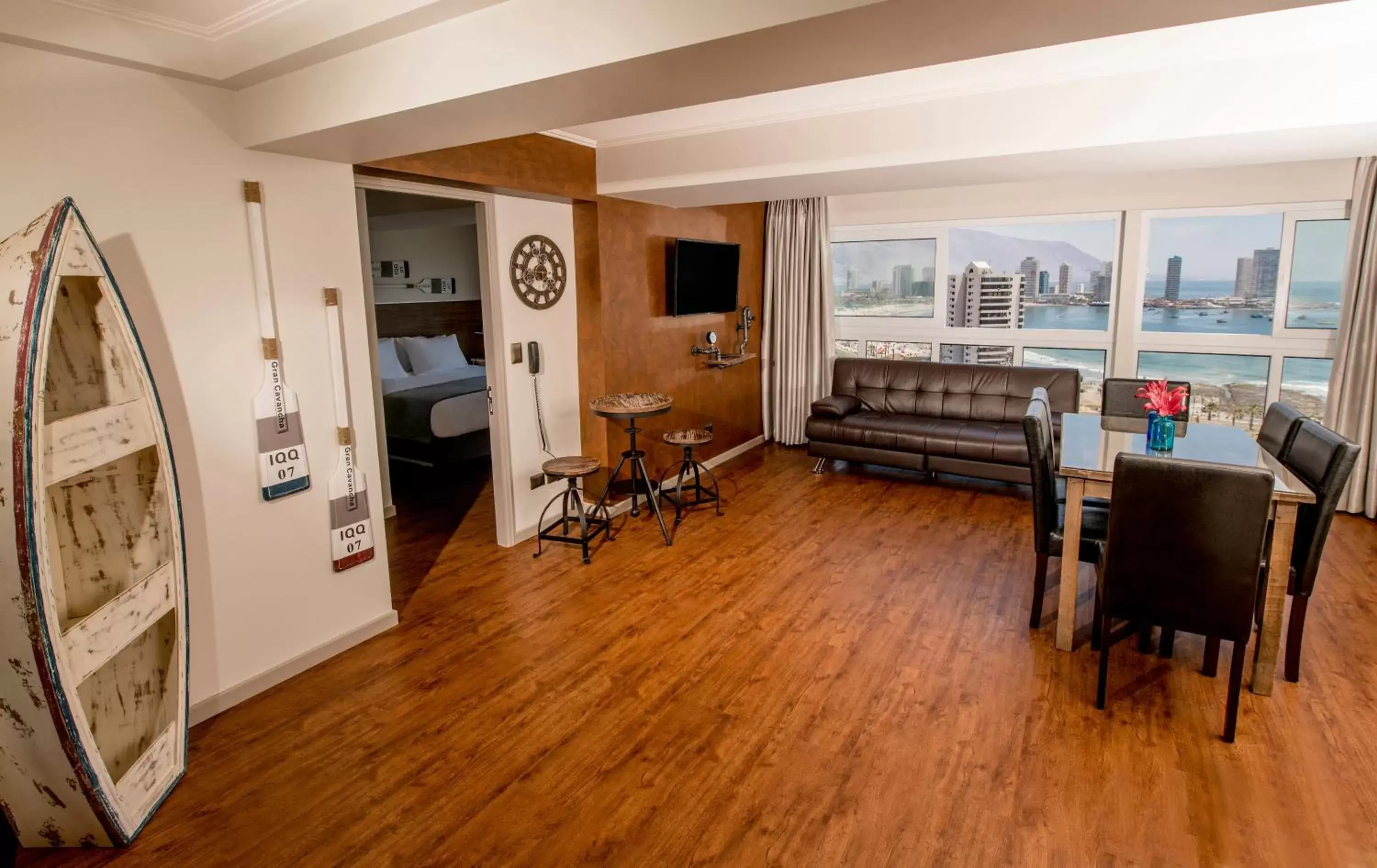 Photo of the whole room, Dining Area in Gran Cavancha Hotel & Apartment