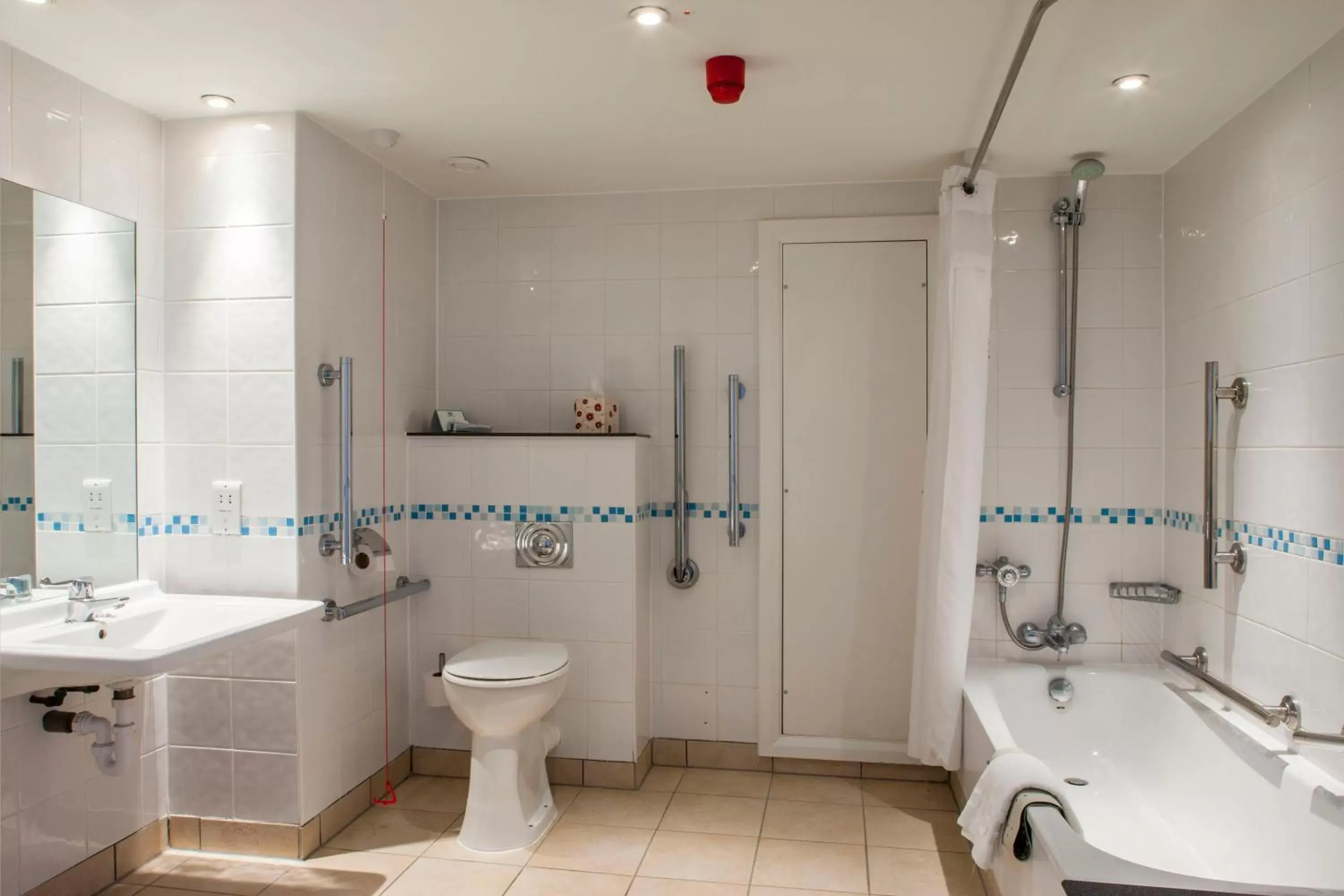 Photo of the whole room, Bathroom in Holiday Inn Ipswich, an IHG Hotel