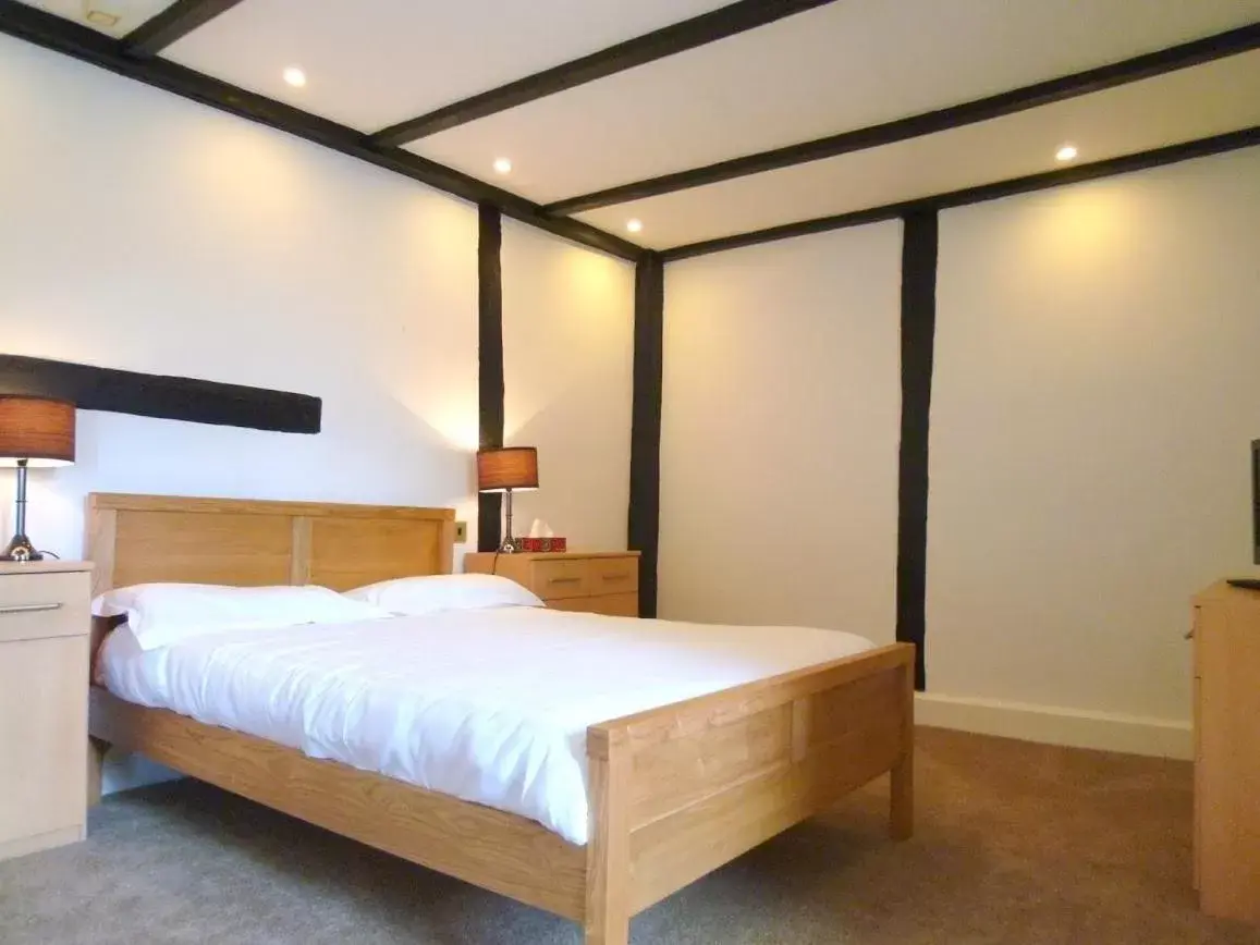 Bedroom, Bed in The George Hotel Pangbourne