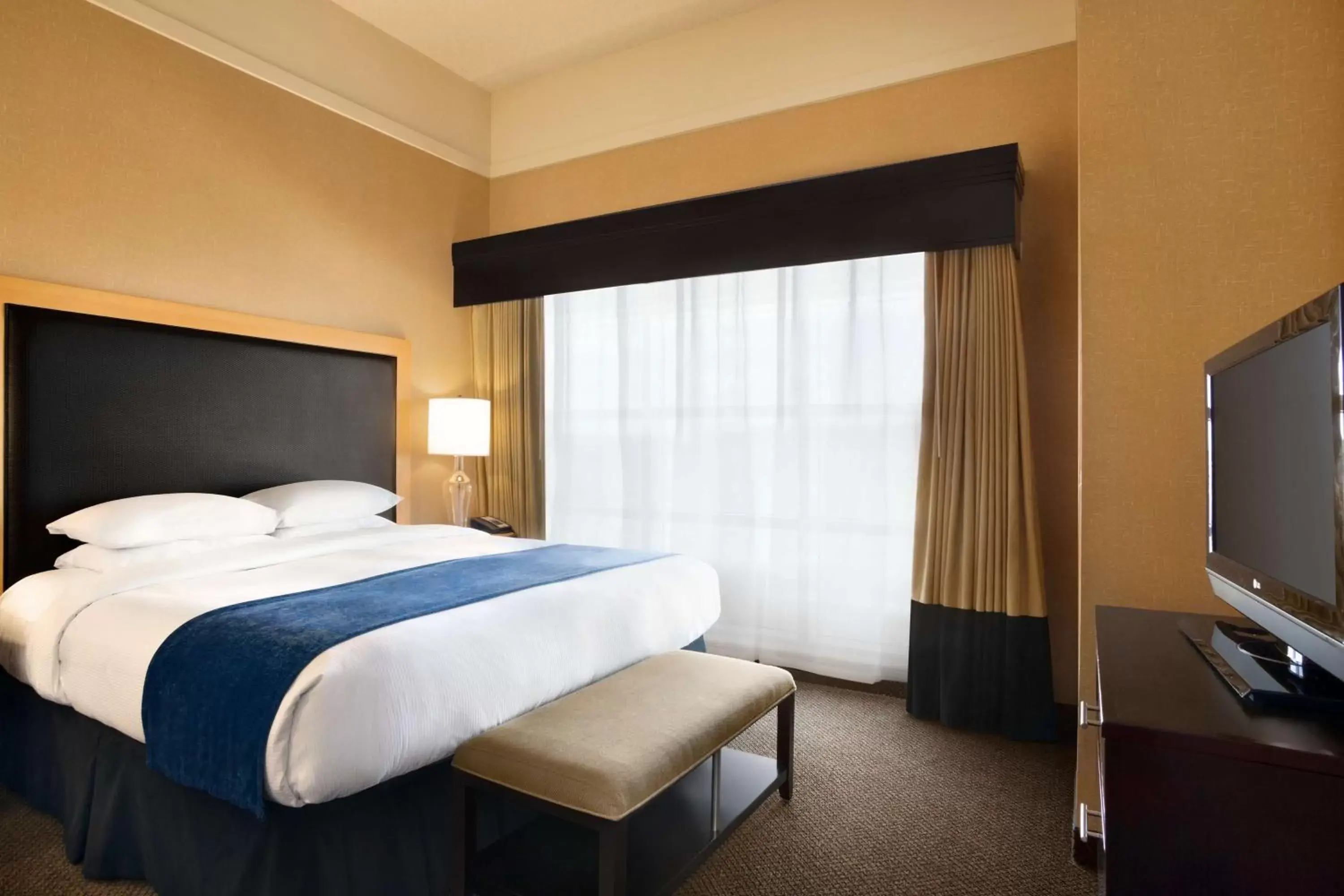 Bed in DoubleTree by Hilton Hotel Oklahoma City Airport