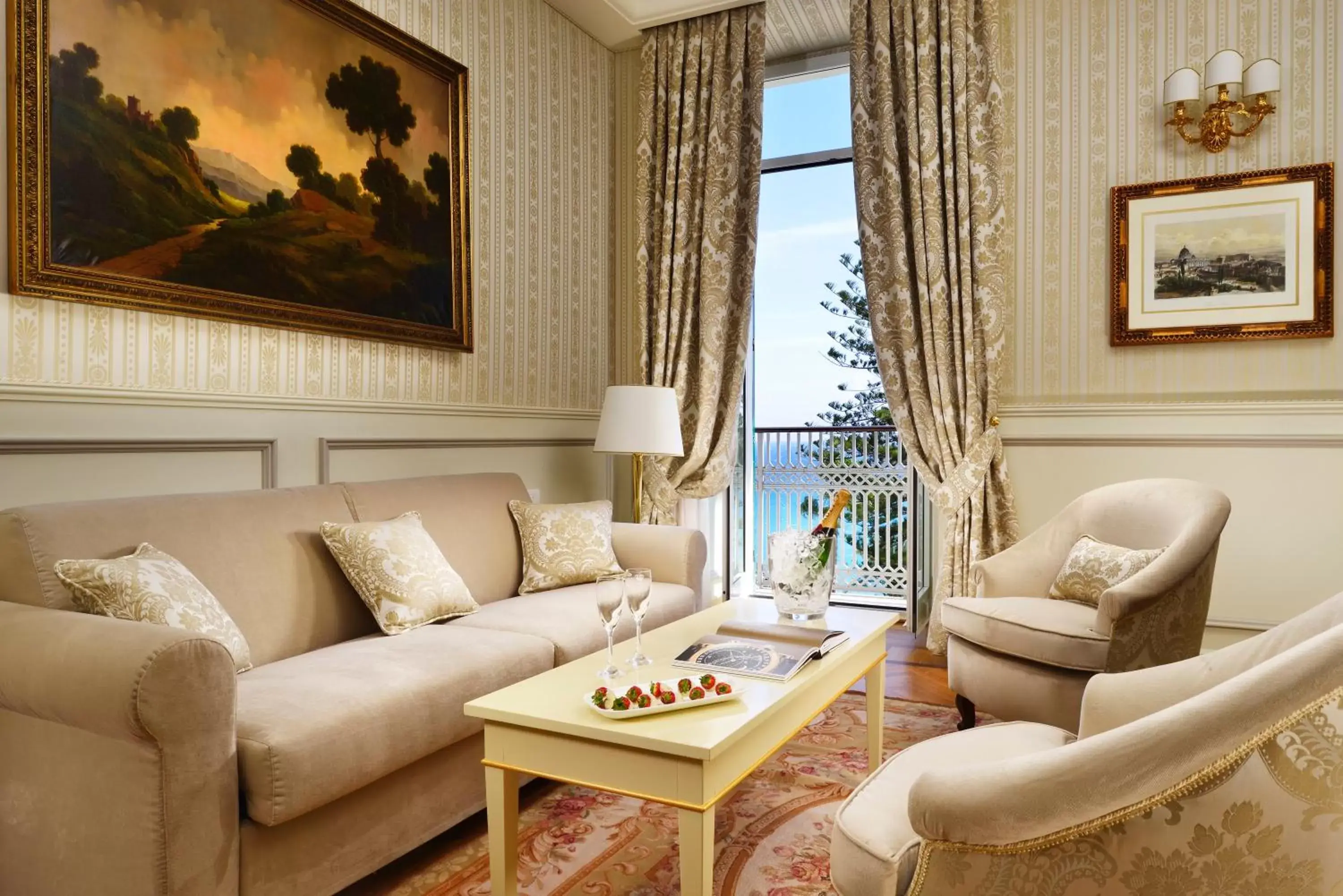 Living room, Seating Area in Royal Hotel Sanremo