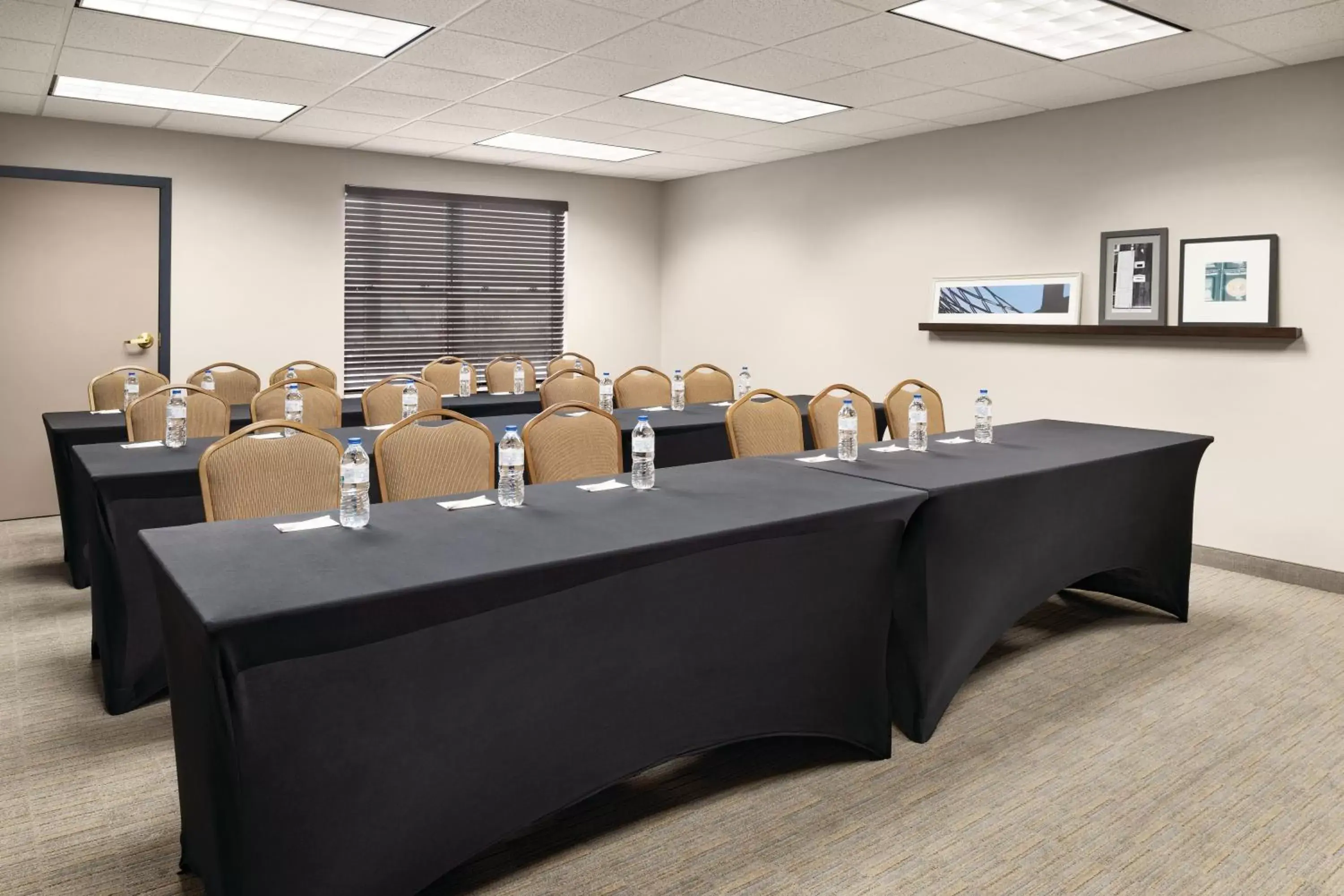 Meeting/conference room in Country Inn & Suites by Radisson, Marinette, WI