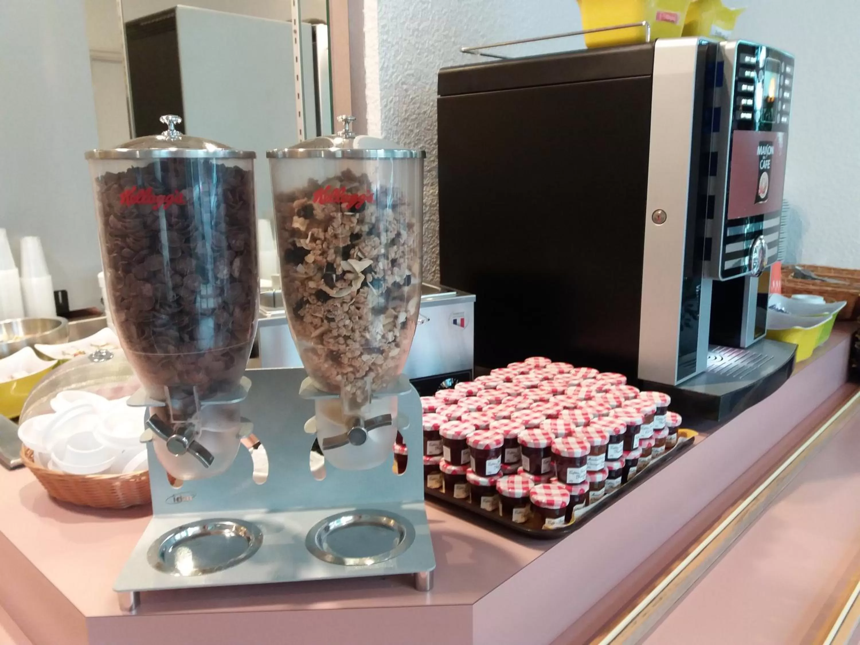 Food and drinks in EGG HOTEL - HOTEL LES GENS DE MER Dieppe