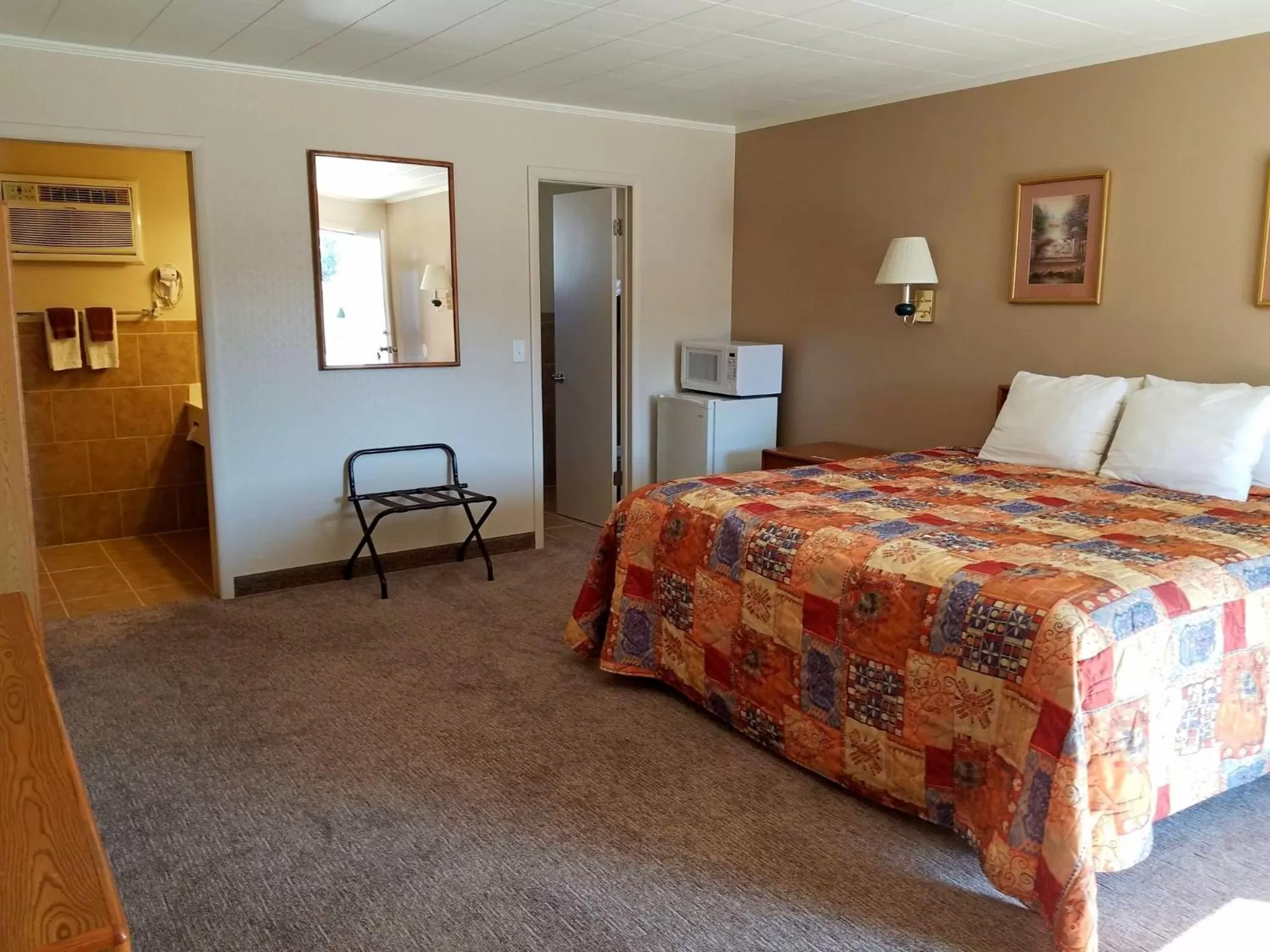 Photo of the whole room, Bed in Aquarius Inn