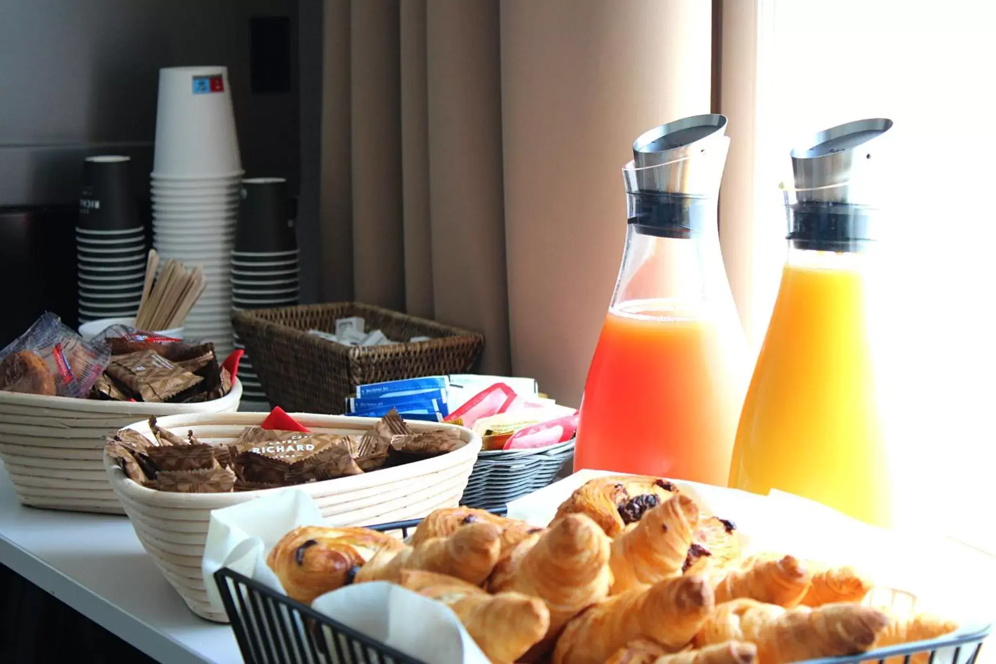 Banquet/Function facilities, Breakfast in Best Western Plus Hôtel Vannes Centre Ville