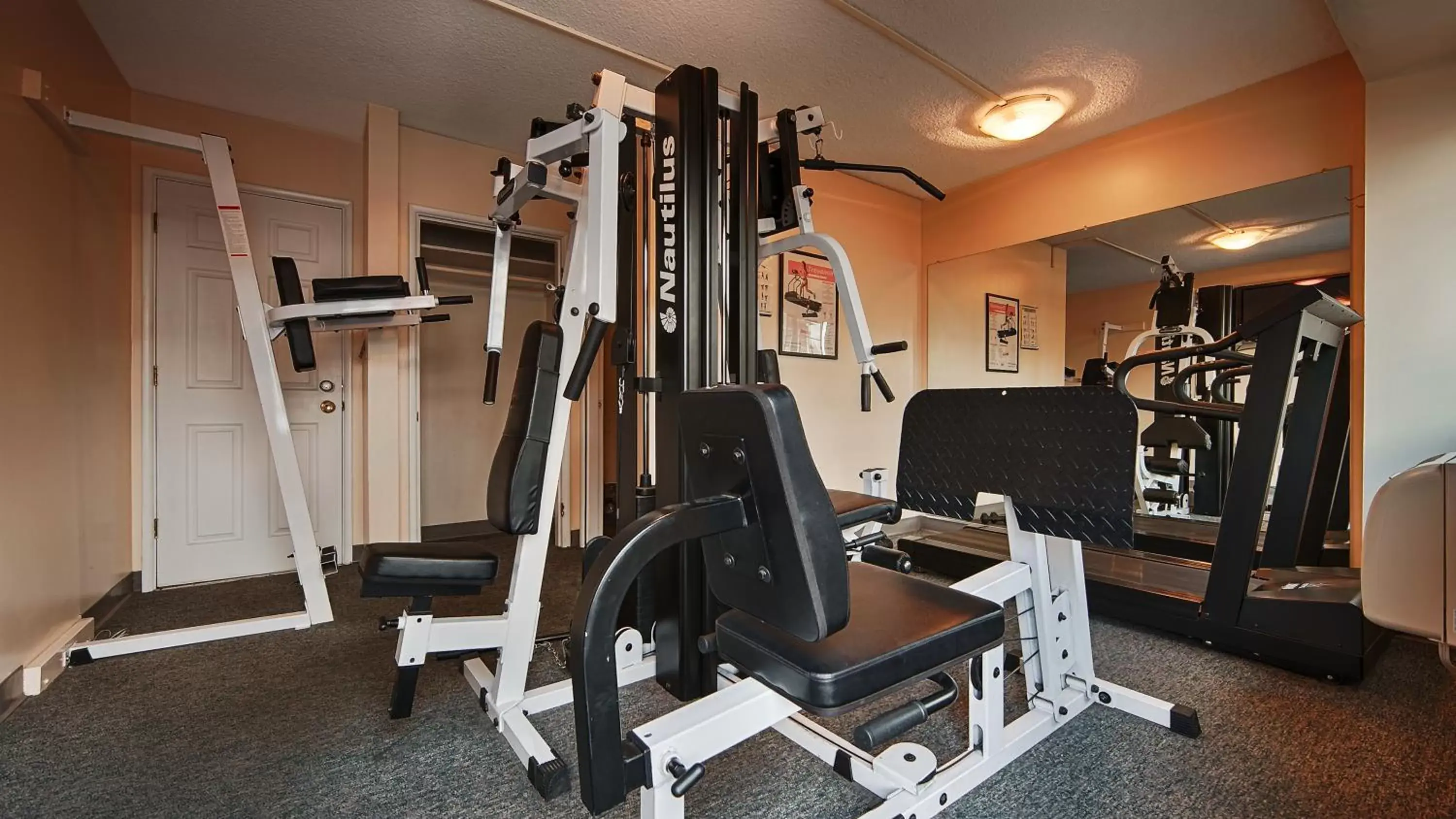 Fitness centre/facilities in Campus Inn & Suites Eugene Downtown Fitness centre/facilities in Campus Inn & Suites Eugene Downtown
