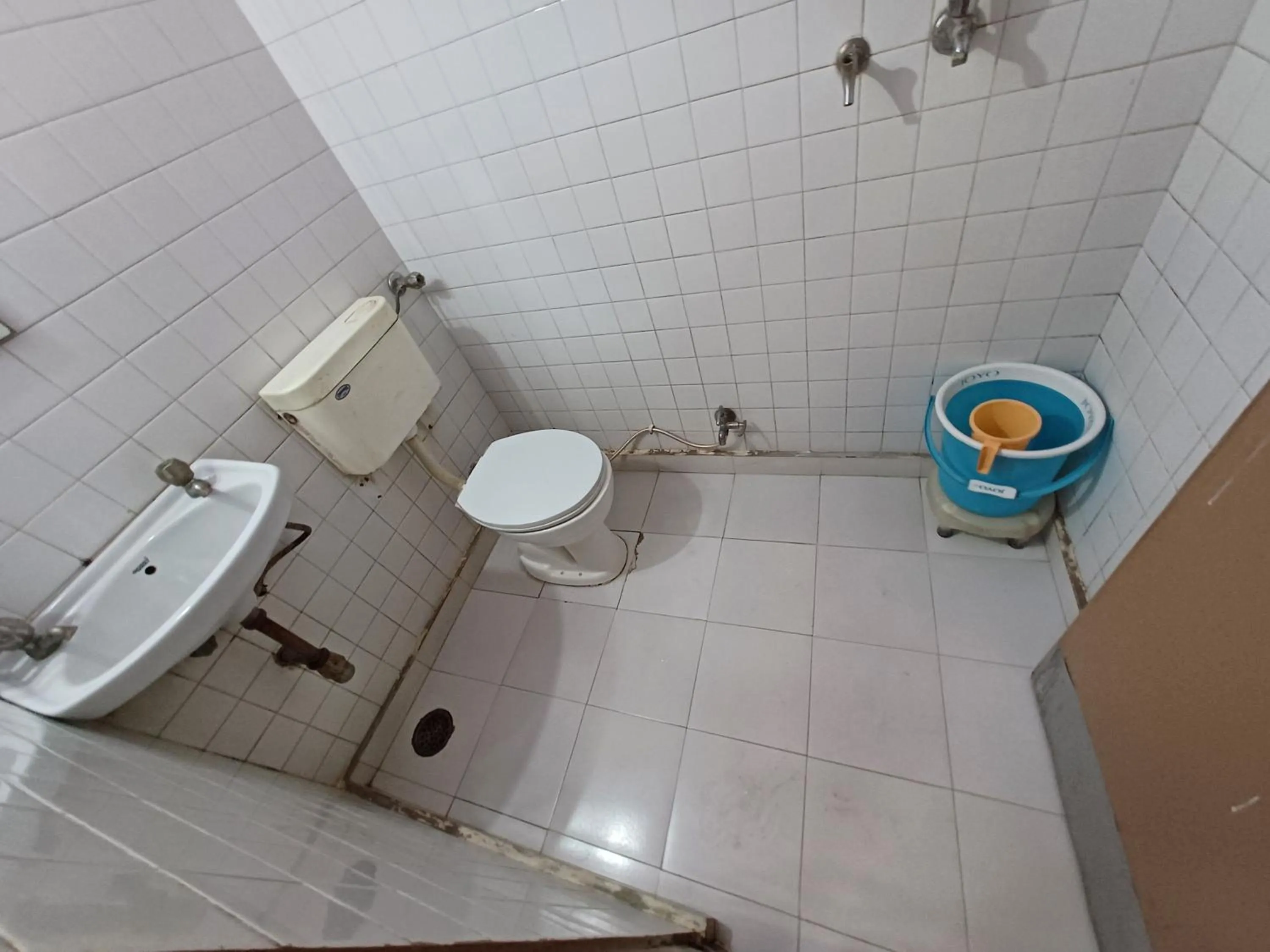 Bathroom in Kailash Hotel