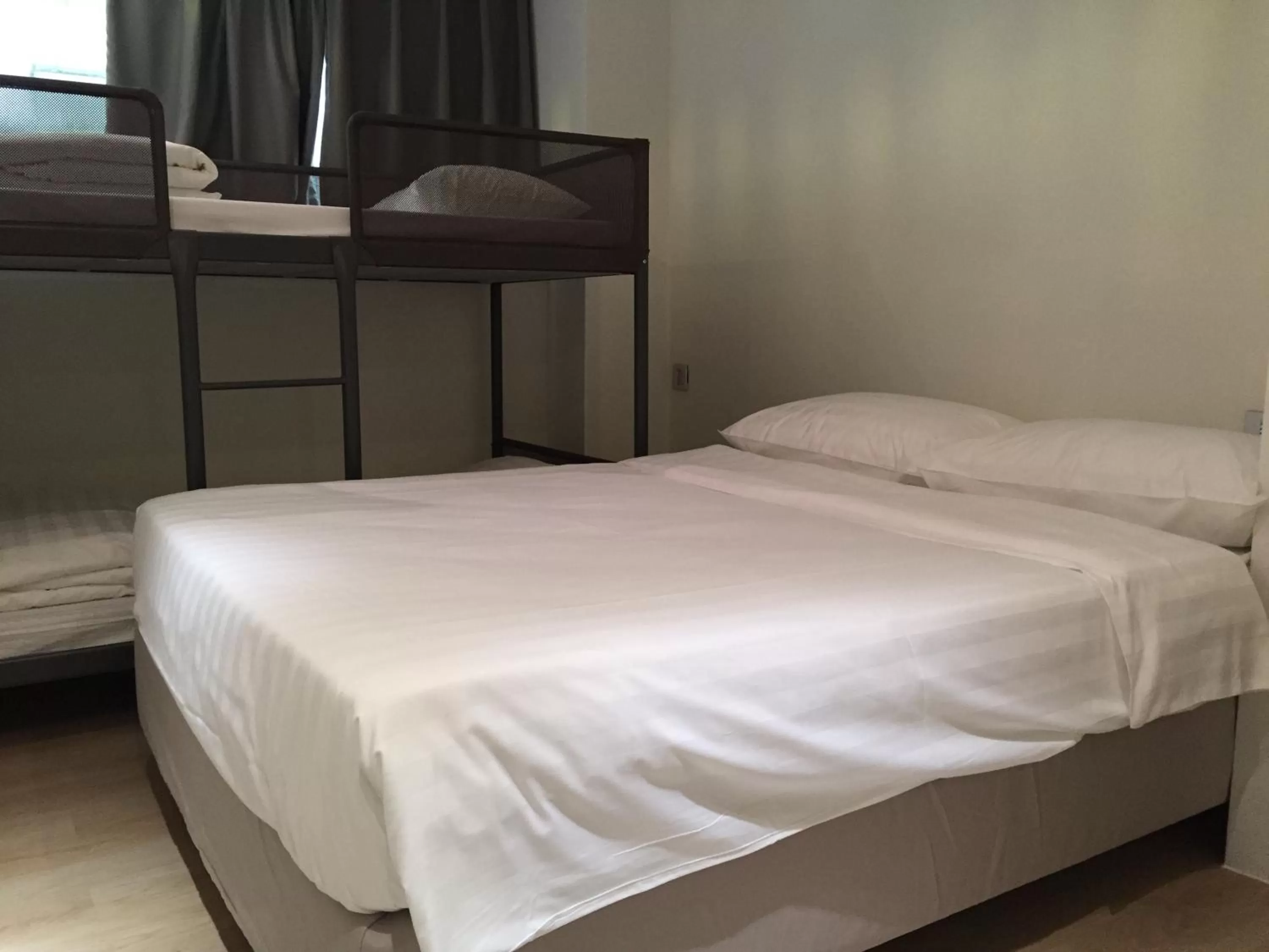 Photo of the whole room, Bed in Homy Central